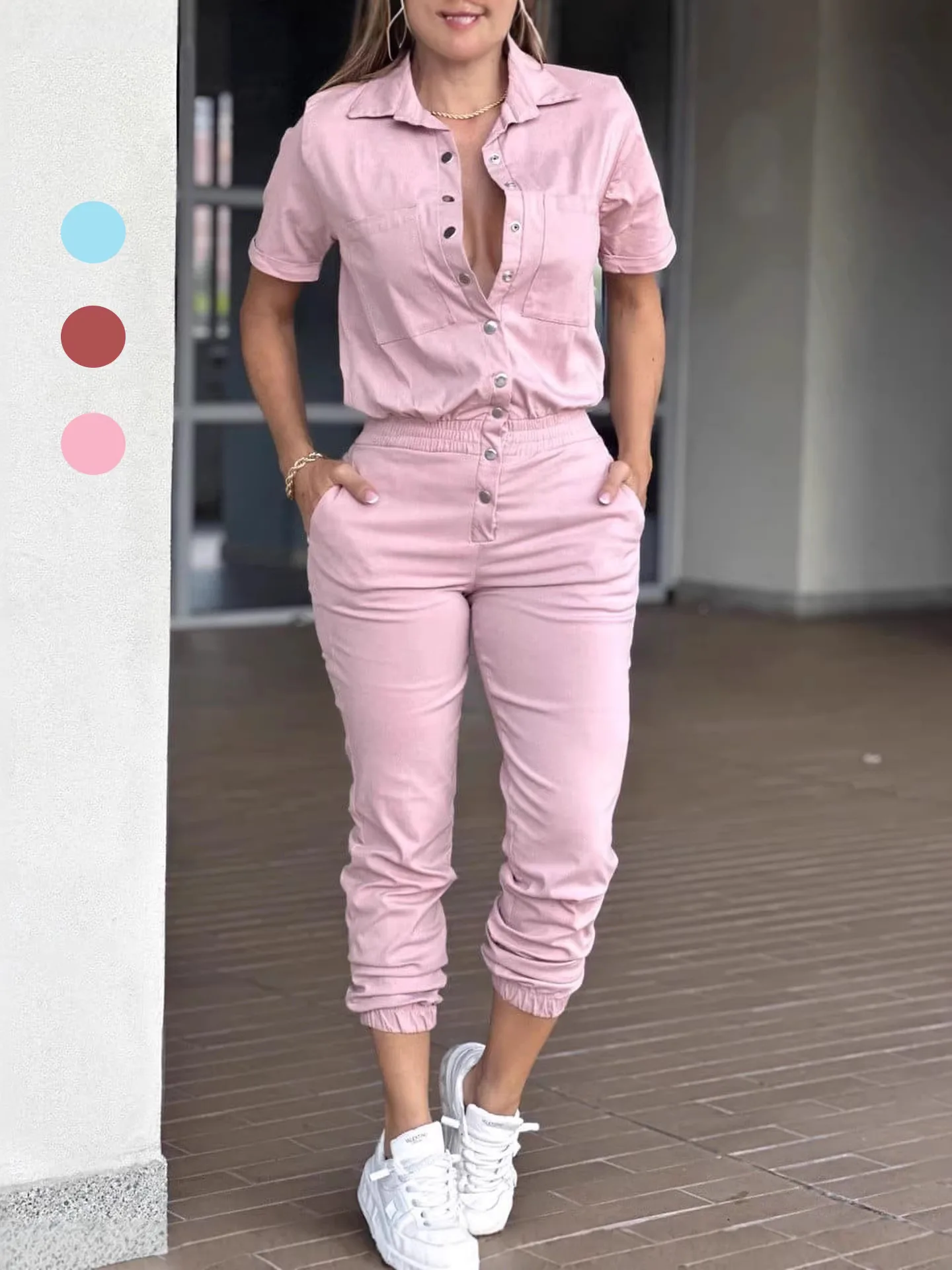 Повседневный модный комбинезон на пуговицах с коротким рукавом, эластичной талией, манжетами и карманами, женский ромпер с длинными брюками и средней посадкой на талии
Повседневный модный комбинезон на пуговицах с коротким рукавом, эластичной талией, манжетами и карманами, женский ромпер с длинными брюками и средней посадкой на талии