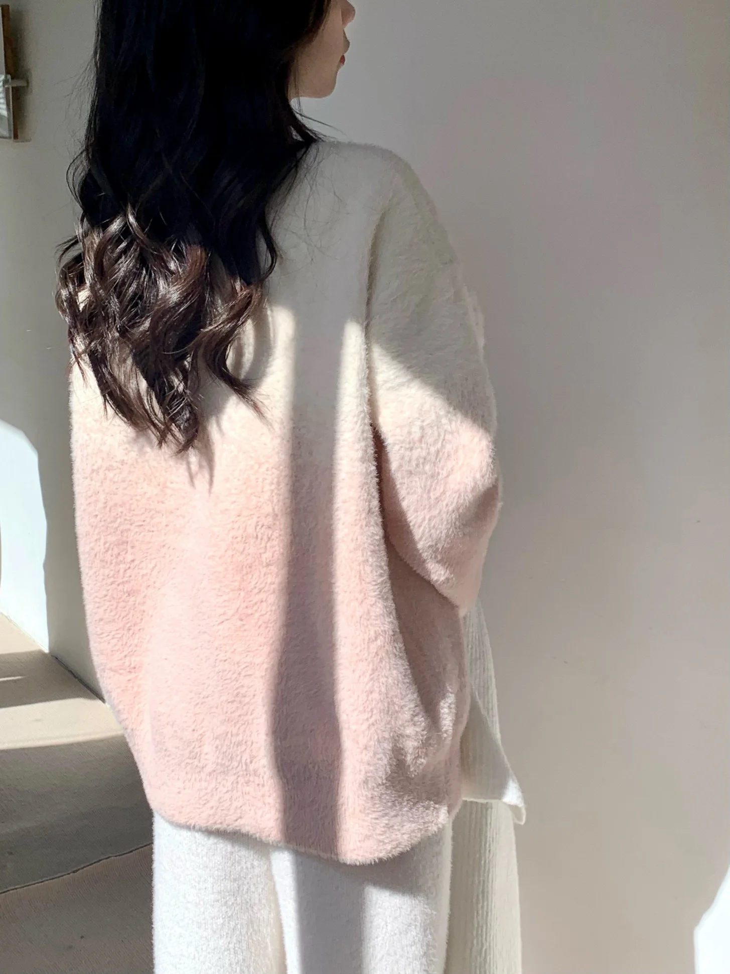 Корейский свободный крой adient круглый свитер из норки, женский осенне-зимний трикотажный свитер, мягкий ленивый модный свитер для поездок на работу S...
Корейский свободный крой adient круглый свитер из норки, женский осенне-зимний трикотажный свитер, мягкий ленивый модный свитер для поездок на работу S...