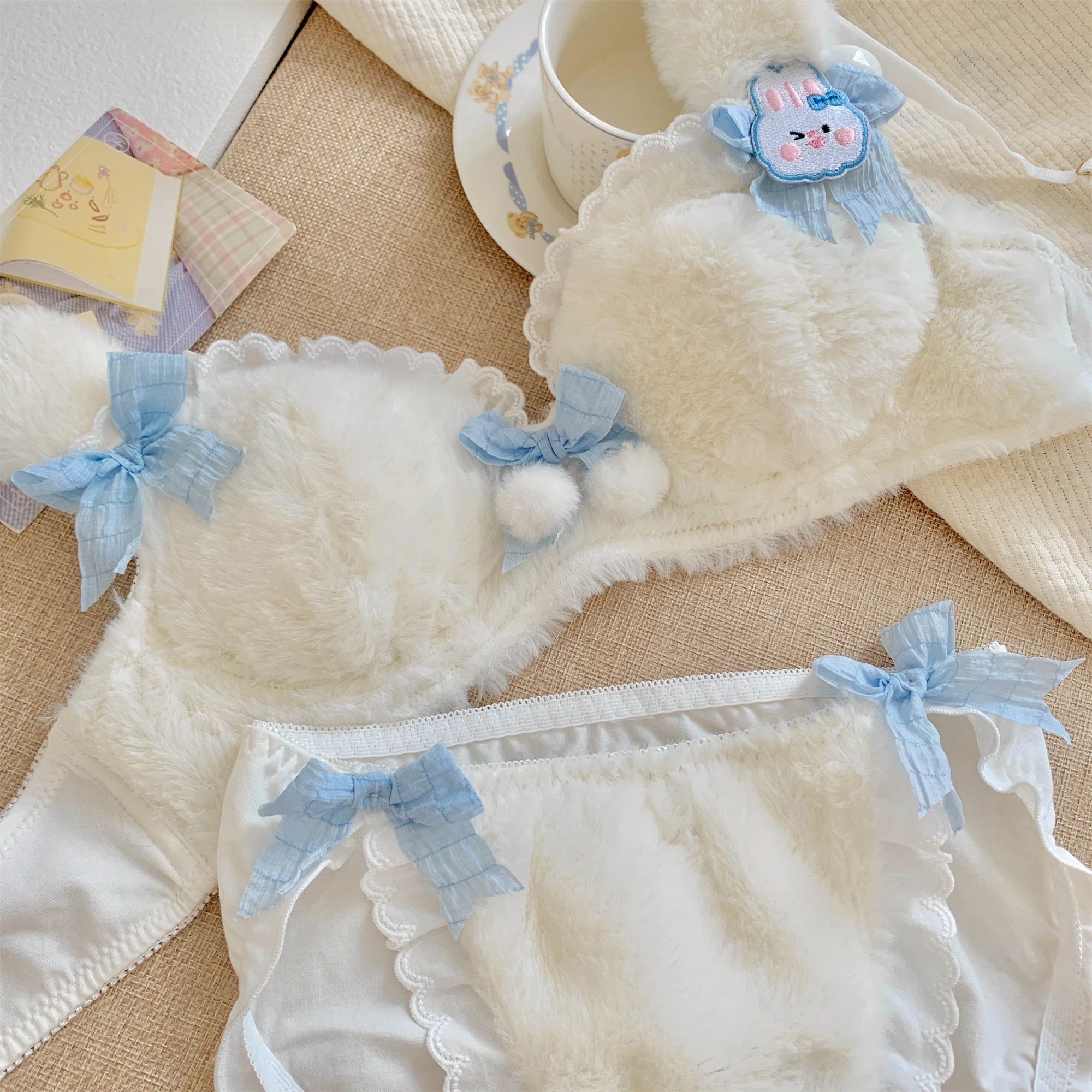 Japanese lolita girls plush lingerie with underpants underwear no steel ring gathered bra set warm bra and panty suit for women
Japanese lolita girls plush lingerie with underpants underwear no steel ring gathered bra set warm bra and panty suit for women