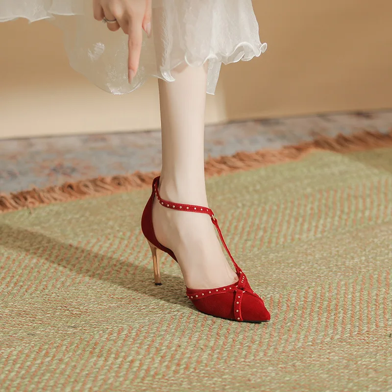 Spring/Summer Shallow Wedding Shoes Large Fashion Versatile Slim Heel Shoes Red High Heel Sandals
Spring/Summer Shallow Wedding Shoes Large Fashion Versatile Slim Heel Shoes Red High Heel Sandals