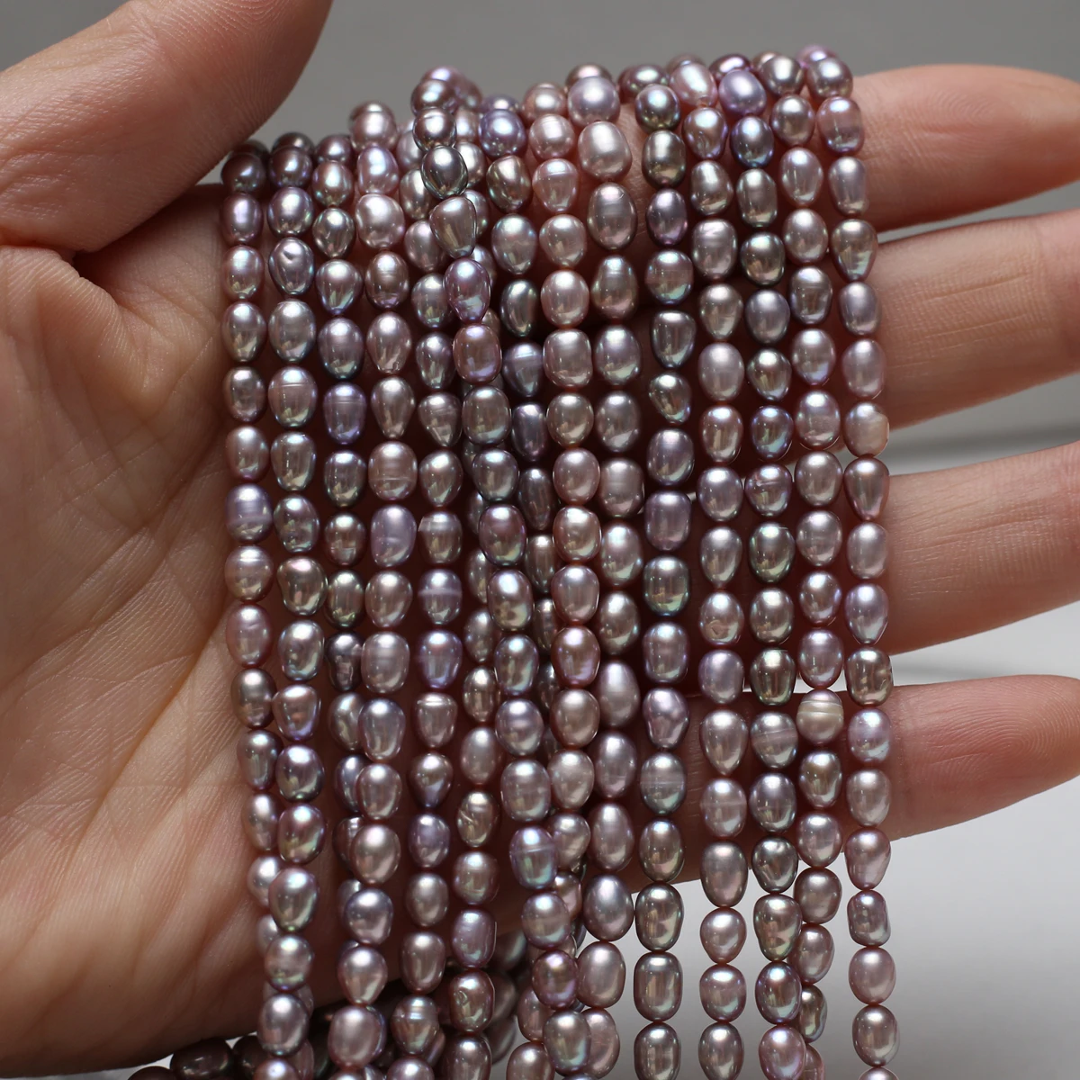 AAA 4-5mm Purple Rice Beads Higher Quality Natural Freshwater Pearls Loose Beads for Jewelry Making DIY Women Necklace Accessory
AAA 4-5mm Purple Rice Beads Higher Quality Natural Freshwater Pearls Loose Beads for Jewelry Making DIY Women Necklace Accessory