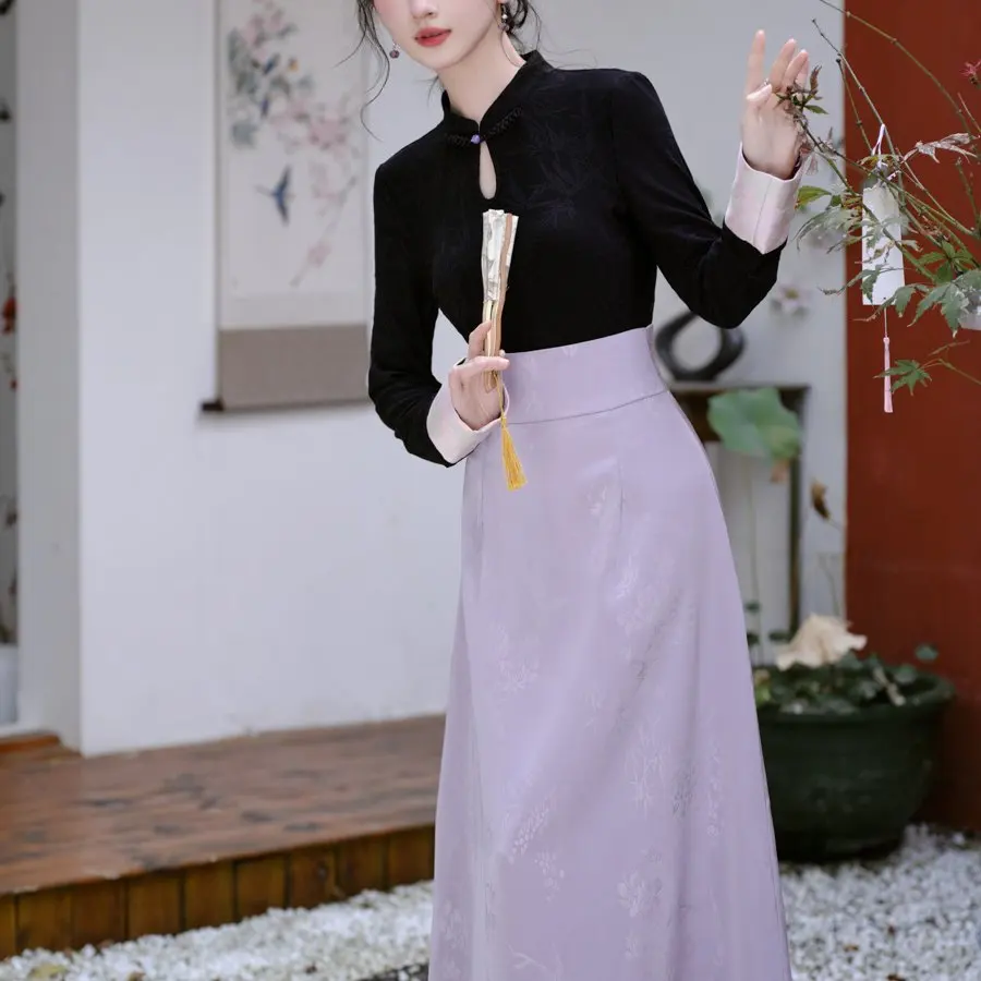 New Chinese Style Set High Waist Skirt Long Sleeve Hollow out Button up Top Floral Embroidery Half Body Spring Fashion Women'...
New Chinese Style Set High Waist Skirt Long Sleeve Hollow out Button up Top Floral Embroidery Half Body Spring Fashion Women'...