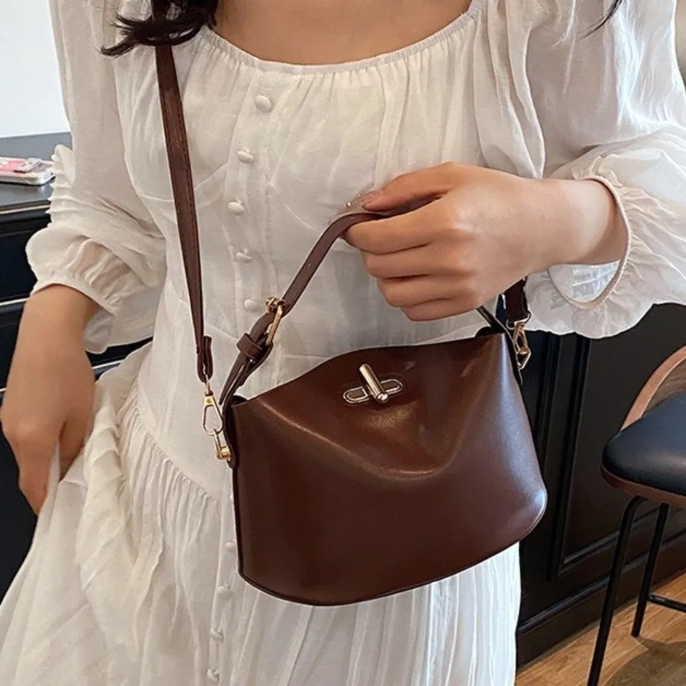 Casual Solid Color Shoulder Bag Soft Elegant Fashion Handbag Adjustable Strap Bucket Bag Outing
Casual Solid Color Shoulder Bag Soft Elegant Fashion Handbag Adjustable Strap Bucket Bag Outing