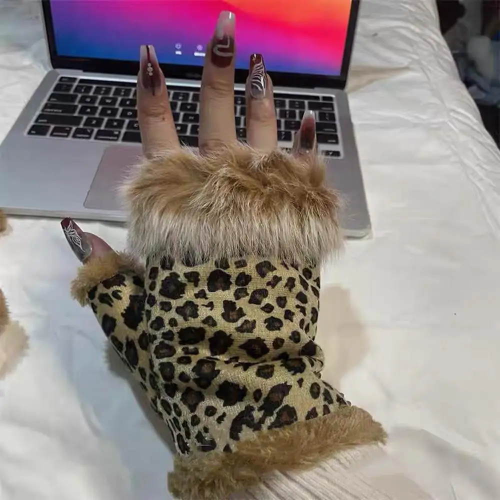 Зимние перчатки из искусственного меха, леопардовые плюшевые перчатки в стиле ретро, перчатки Spice Girls Y2K с половиной пальца, утепленные теплые варежки, замшевые морозостойкие перчатки
Зимние перчатки из искусственного меха, леопардовые плюшевые перчатки в стиле ретро, перчатки Spice Girls Y2K с половиной пальца, утепленные теплые варежки, замшевые морозостойкие перчатки