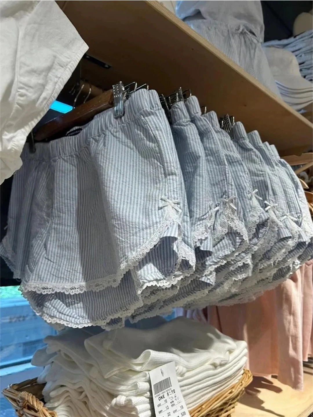 Summer Thin Loose Stripe Shorts Women's High Waist A-Line Wide Leg Pants Home Sweet Style Floral Lace Design Spring Season
Summer Thin Loose Stripe Shorts Women's High Waist A-Line Wide Leg Pants Home Sweet Style Floral Lace Design Spring Season