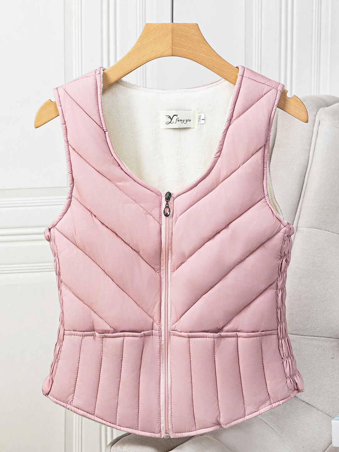 Women's ort down Cotton Vest 2025 New Autumn Winter Slim Fit Lightweight Warm Vest Mom's Inner Wear oulder Pad Vest
Women's ort down Cotton Vest 2025 New Autumn Winter Slim Fit Lightweight Warm Vest Mom's Inner Wear oulder Pad Vest