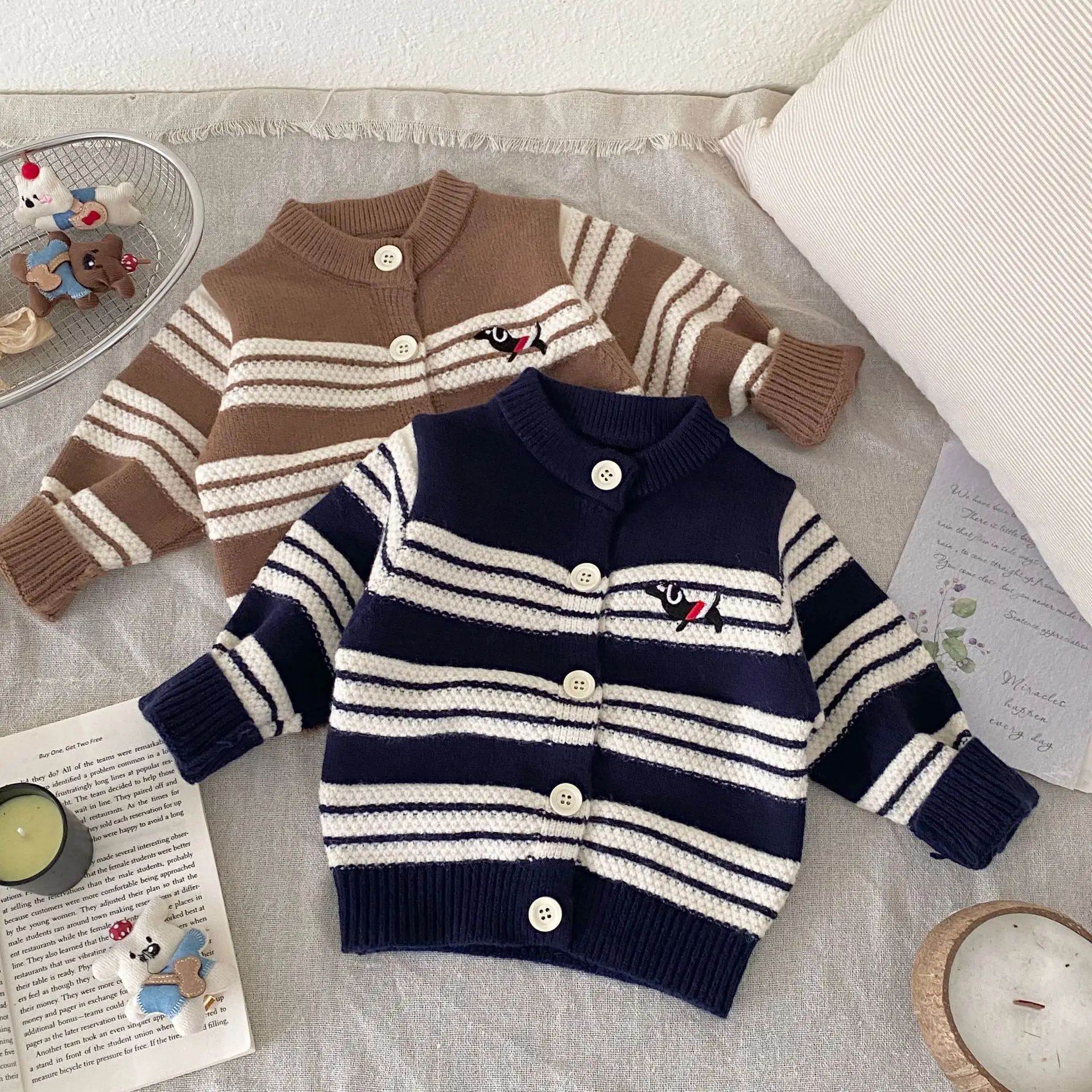 2025 Autumn New Baby Long Sleeve Clothes Set Infant Boy Girl Knit Striped Cardigan + Pants 2pcs Suit Toddler Casual Knitwear Set
2025 Autumn New Baby Long Sleeve Clothes Set Infant Boy Girl Knit Striped Cardigan + Pants 2pcs Suit Toddler Casual Knitwear Set