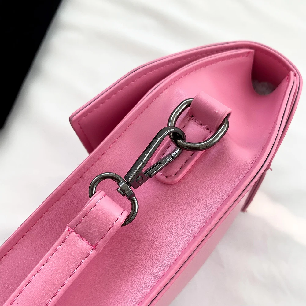 Women Gothic Crossbody Bag Cartoon Gothic Coin Purse Zipper Coffin Shape Bag Strap Adjustable PU Leather Halloween Versatile Bag
Women Gothic Crossbody Bag Cartoon Gothic Coin Purse Zipper Coffin Shape Bag Strap Adjustable PU Leather Halloween Versatile Bag