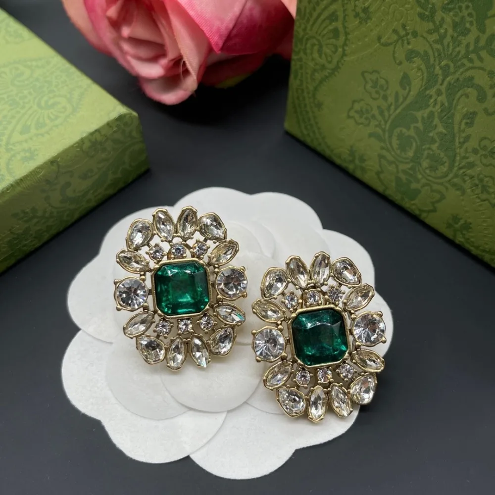 Новинка 2025 года, минималистичные роскошные серьги-гвоздики, роскошный изысканный дизайн, универсальная повседневная одежда для элегантных случаев
Новинка 2025 года, минималистичные роскошные серьги-гвоздики, роскошный изысканный дизайн, универсальная повседневная одежда для элегантных случаев