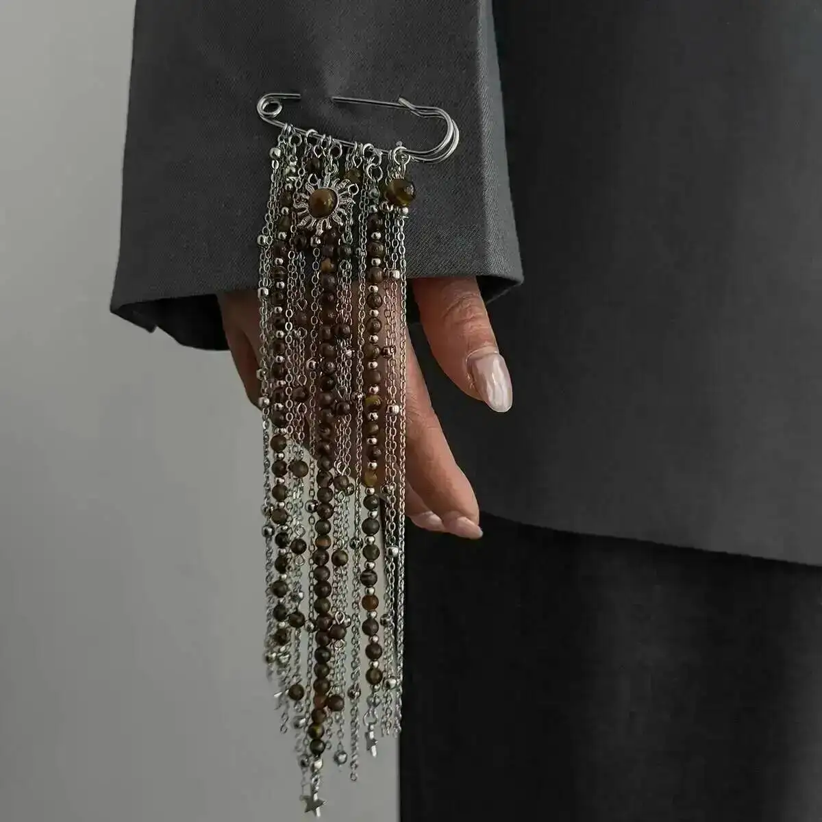 Salircon New Multi-Functional Chain Tassel Brooch for Women Adjustable Clothes Accessory Detachable Beaded Chain Pin Jewelry
Salircon New Multi-Functional Chain Tassel Brooch for Women Adjustable Clothes Accessory Detachable Beaded Chain Pin Jewelry