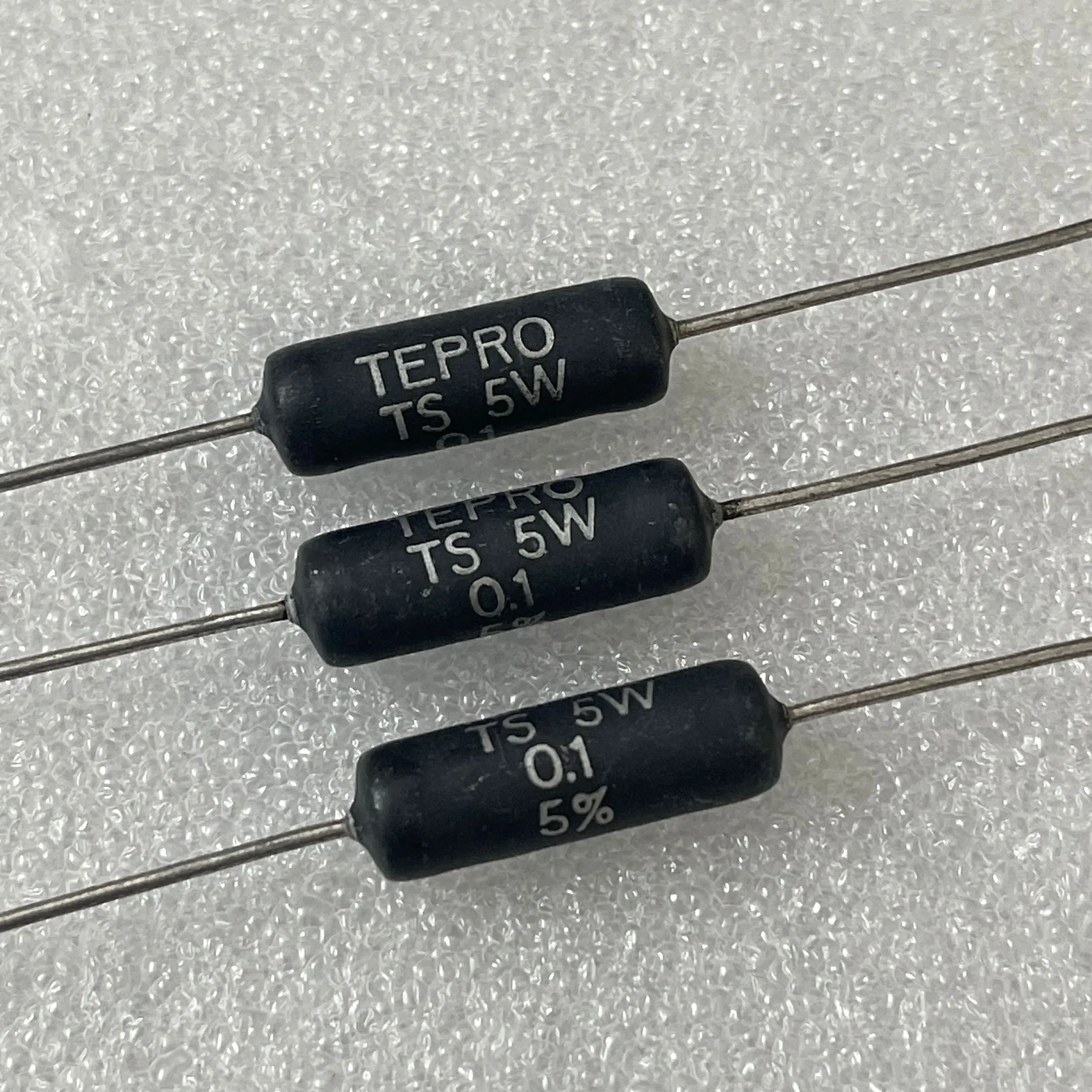 10 шт./импортирован из США TS-5W 0,1R 0,1 Ом 5 Вт 5% медный контактный мощный резистор с обмоткой
10 шт./импортирован из США TS-5W 0,1R 0,1 Ом 5 Вт 5% медный контактный мощный резистор с обмоткой