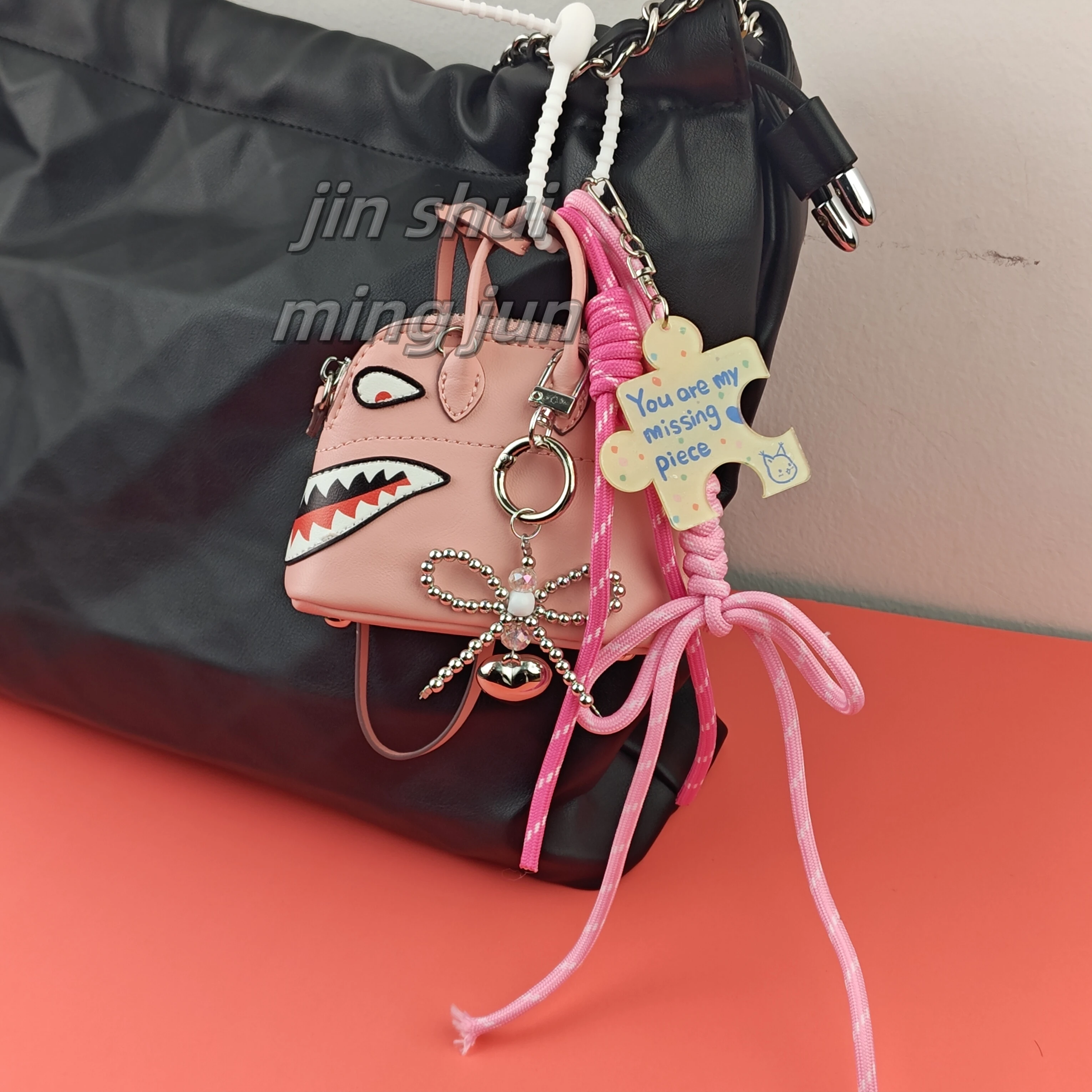 2025 New Luxury Leather Bag Pendants, Versatile Earphone Money Bag Charms Keychains, Hanging Braided Rope Pink Birthday Gift
2025 New Luxury Leather Bag Pendants, Versatile Earphone Money Bag Charms Keychains, Hanging Braided Rope Pink Birthday Gift