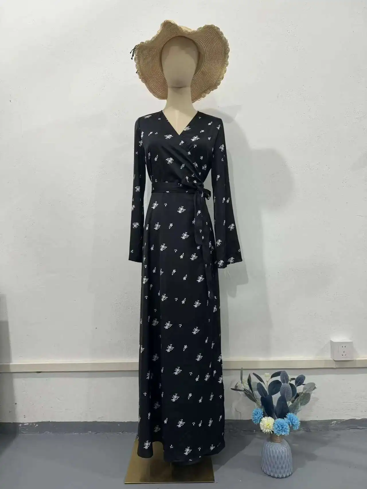Spring 2024 Woman Clothing New V-neck Style Bubble Sleeves, Waist Collection, Fragmented Flowers, Gentle Style Dress For Women
Spring 2024 Woman Clothing New V-neck Style Bubble Sleeves, Waist Collection, Fragmented Flowers, Gentle Style Dress For Women