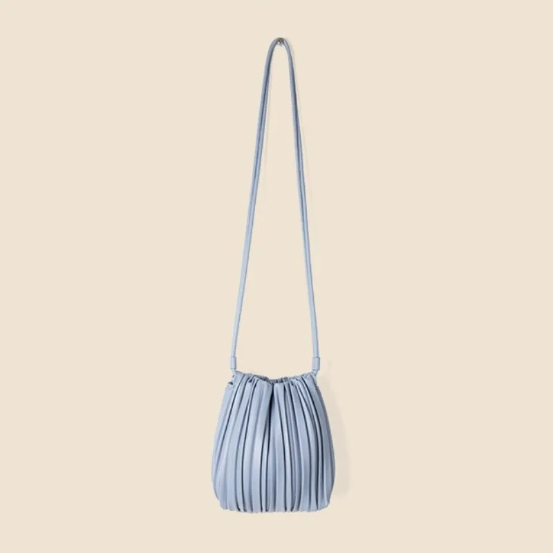 Fashion Candy Shoulder Bag Commuter Premium Striped Folded Woven Bag Niche Crossbody Bag Casual Women
Fashion Candy Shoulder Bag Commuter Premium Striped Folded Woven Bag Niche Crossbody Bag Casual Women