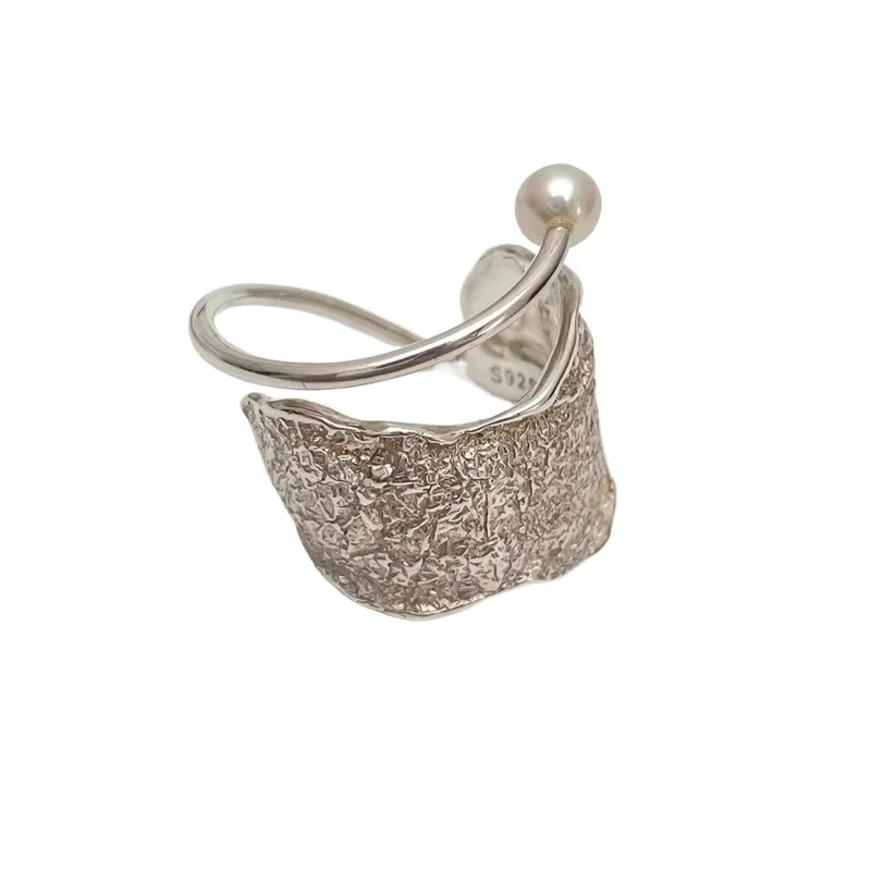 925 sterling silver texture geometric line ring women's light luxury high-end design heavy industry niche ring
925 sterling silver texture geometric line ring women's light luxury high-end design heavy industry niche ring