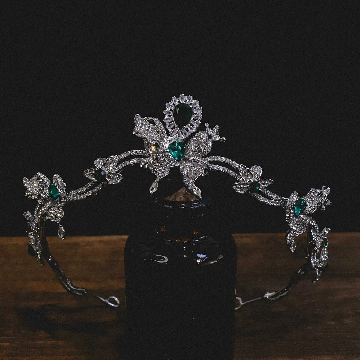 Vintage Green Crystal Princess Tiaras Crowns Bridal Headbands Wedding Hair Accessories for Brides And Special Occasions
Vintage Green Crystal Princess Tiaras Crowns Bridal Headbands Wedding Hair Accessories for Brides And Special Occasions
