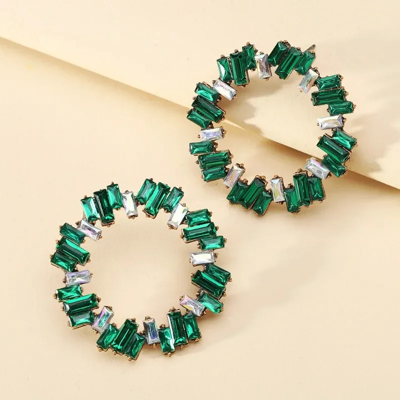 Fashion Exaggerated Round Crystal Earrings Personalized Retro Large Circle Hoop Earrings for Women Ladies Jewelry Gift
Fashion Exaggerated Round Crystal Earrings Personalized Retro Large Circle Hoop Earrings for Women Ladies Jewelry Gift