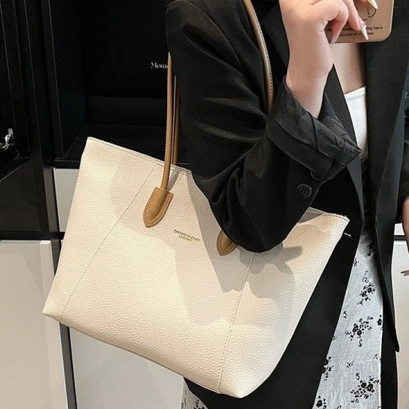 Elegant Women's Messenger Bag Made Of Fine Leather Boasting High-End Quality And Trendy Vintage Daily Look
Elegant Women's Messenger Bag Made Of Fine Leather Boasting High-End Quality And Trendy Vintage Daily Look 