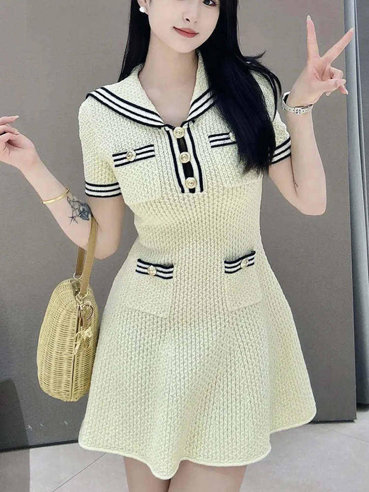 2025 Spring age reduction Academy style Navy collar short sleeve yellow knit waist slimming dress y2k short skirt
2025 Spring age reduction Academy style Navy collar short sleeve yellow knit waist slimming dress y2k short skirt