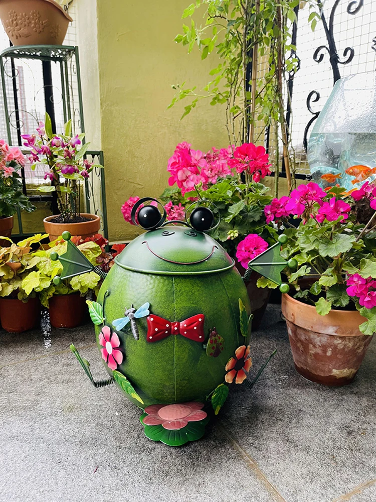 Home Decor American Style Retro Iron Frog Statue Outdoor Garden Cartoon Animal Statue Ornaments Living Room Courtyard Decoration
Home Decor American Style Retro Iron Frog Statue Outdoor Garden Cartoon Animal Statue Ornaments Living Room Courtyard Decoration