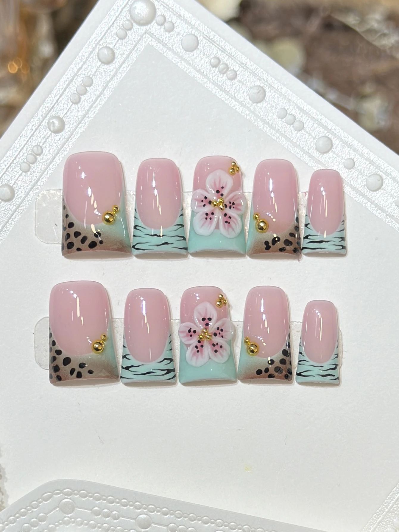10pcs Press on Nails Duck Mouth Shape Blue French Polka Dot Zebra-stripe Hand Painted 3D Flower Design Glossy for Women
10pcs Press on Nails Duck Mouth Shape Blue French Polka Dot Zebra-stripe Hand Painted 3D Flower Design Glossy for Women