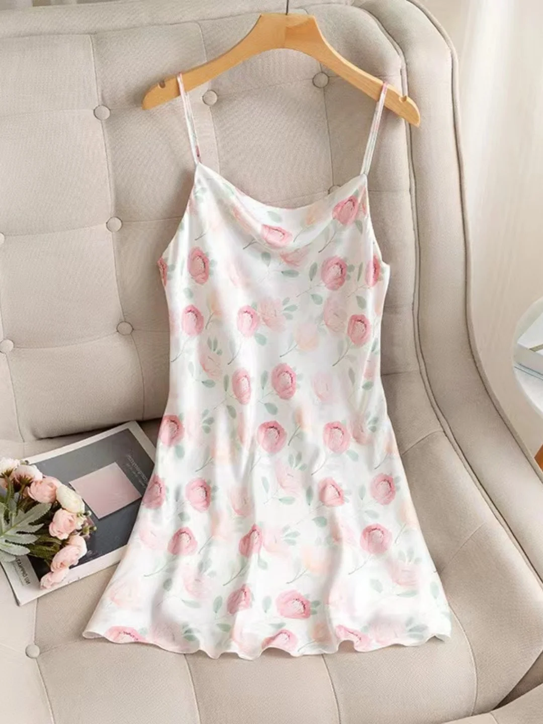 Sexy Ice Silk Rose Flower Strap Sleep Dress Mid-Length Short Skirt Sleeveless V-Neck Pure Desire Summer Home Clothes for Youth
Sexy Ice Silk Rose Flower Strap Sleep Dress Mid-Length Short Skirt Sleeveless V-Neck Pure Desire Summer Home Clothes for Youth