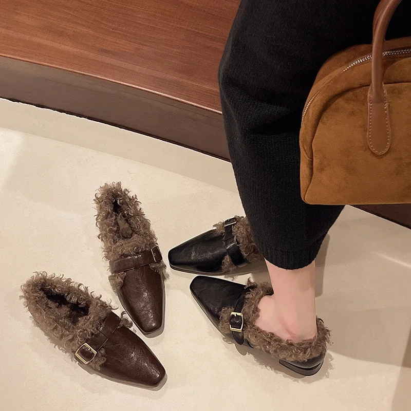 Женские туфли из овечьей шерсти, зима 2025, новые флисовые модные универсальные туфли на низком каблуке с острым носком для женщин
Женские туфли из овечьей шерсти, зима 2025, новые флисовые модные универсальные туфли на низком каблуке с острым носком для женщин