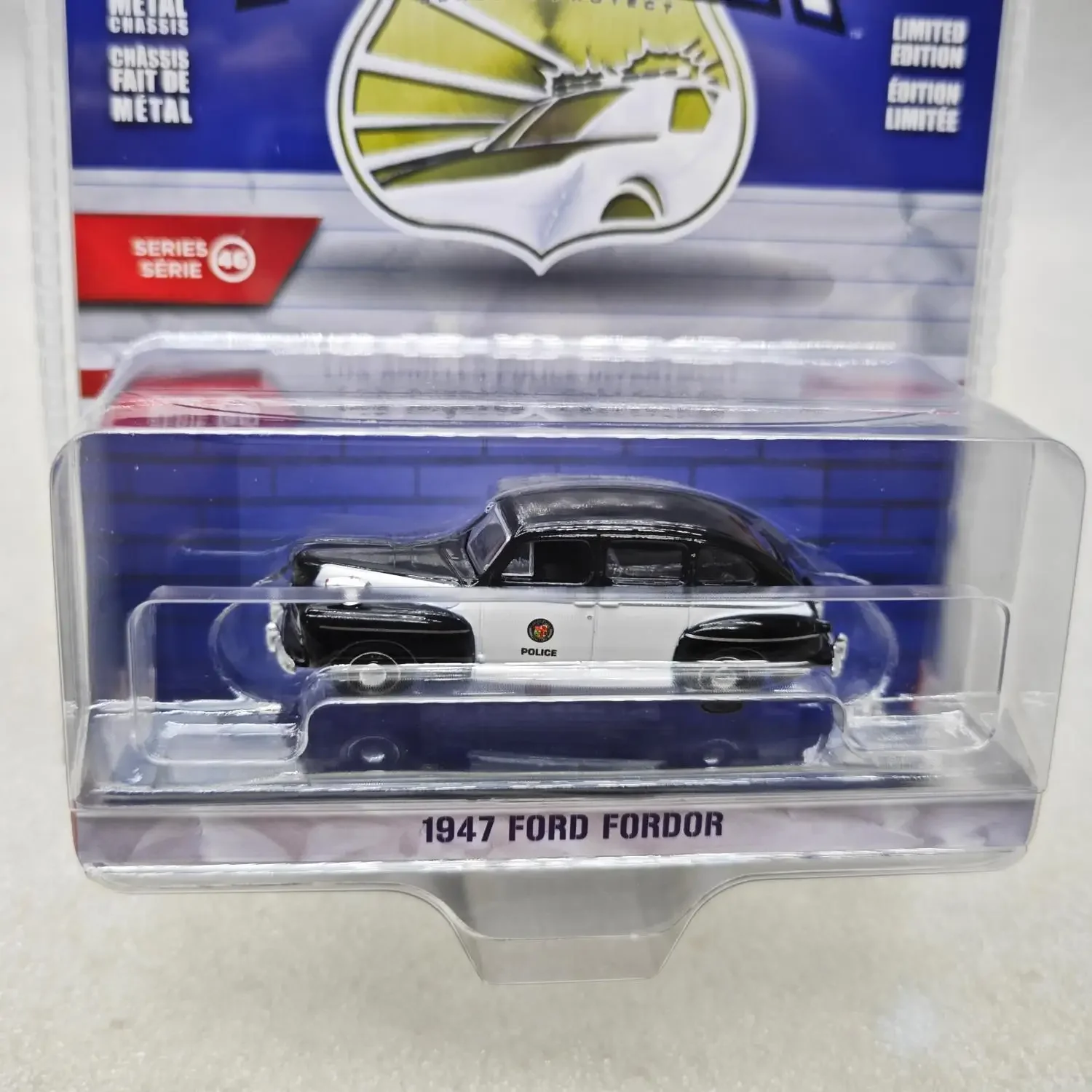 1:64 1947 Ford Fordor High Simulation Alloy Car Model Collectible Toy Gift Souvenir Display Ornament
1:64 1947 Ford Fordor High Simulation Alloy Car Model Collectible Toy Gift Souvenir Display Ornament