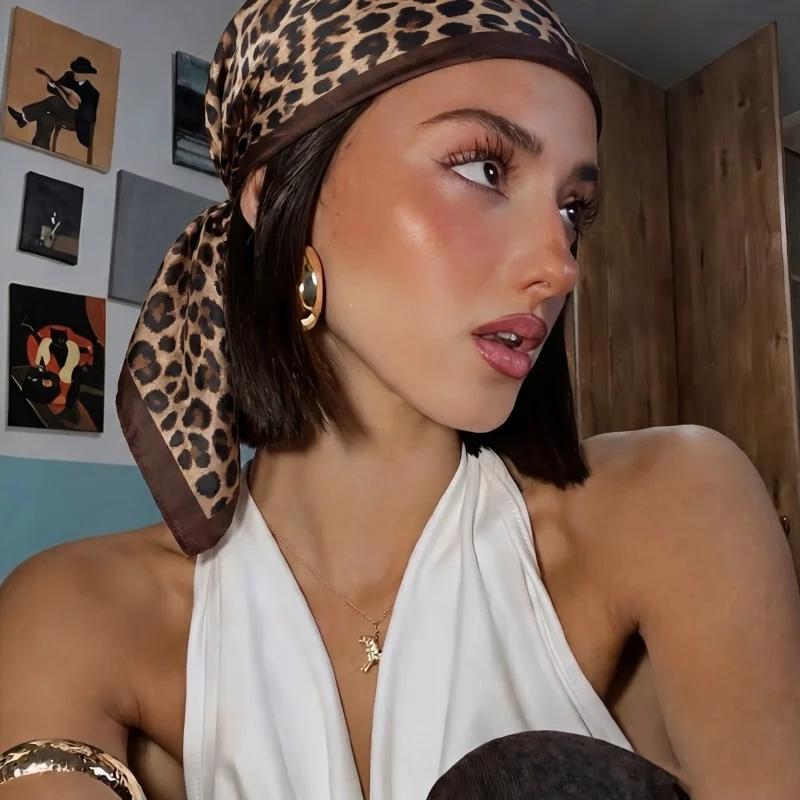 Fashion Square Silk Scarf Classic Leopard Print Hijab UV Protection Sun Shawl Bandana Multi-use Headscarf for Beach Vacation
Fashion Square Silk Scarf Classic Leopard Print Hijab UV Protection Sun Shawl Bandana Multi-use Headscarf for Beach Vacation