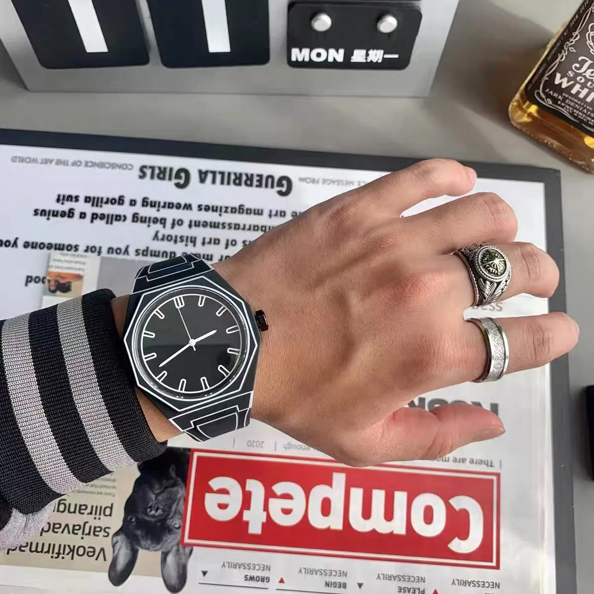 Men's and women's minimalist and exquisite lines, space art watches, skin friendly silicone straps, waterproof quartz watches
Men's and women's minimalist and exquisite lines, space art watches, skin friendly silicone straps, waterproof quartz watches