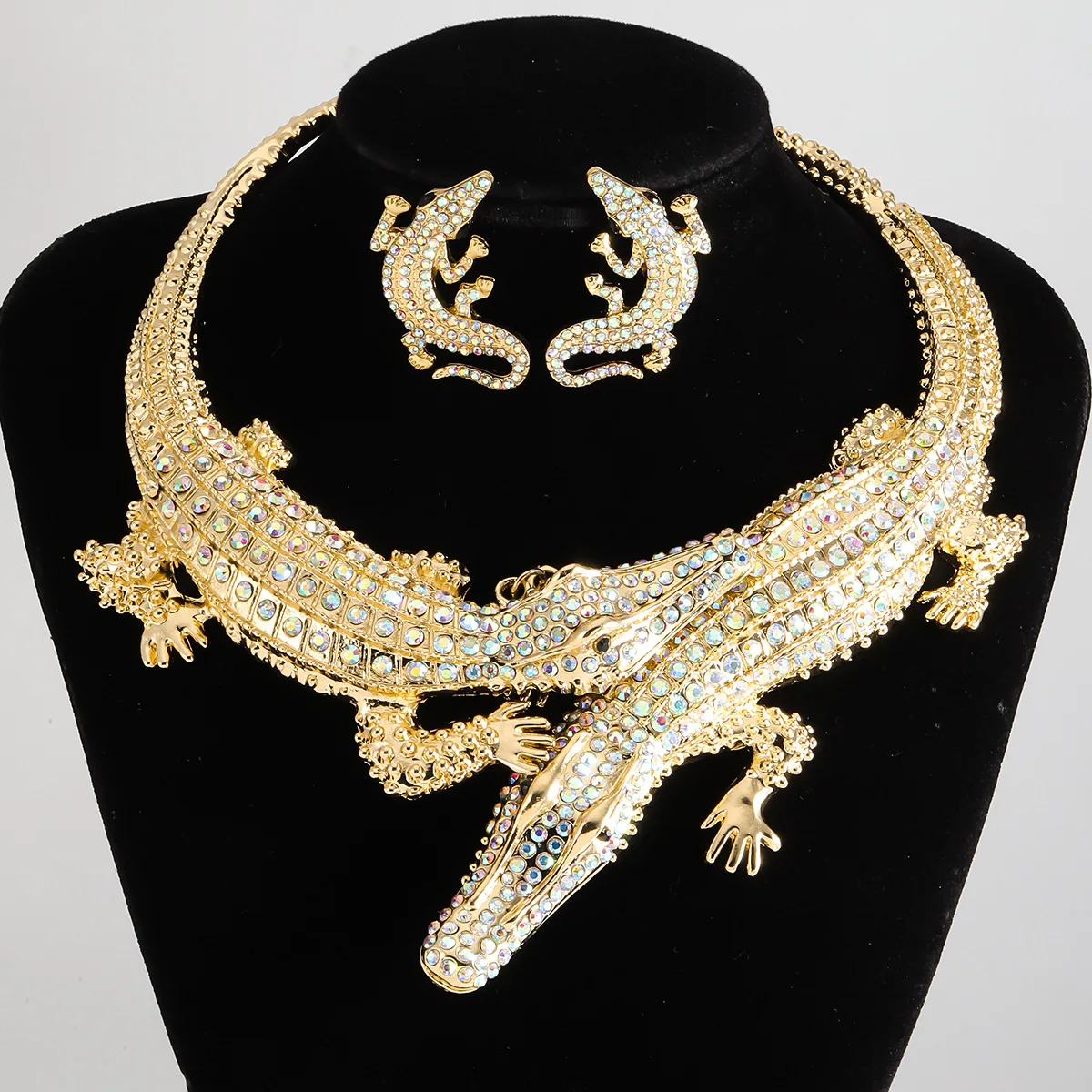 Fashion exaggerated fashion super flash crystal exquisite crocodile earrings necklace set women's jewelry accessories wholesale
Fashion exaggerated fashion super flash crystal exquisite crocodile earrings necklace set women's jewelry accessories wholesale
