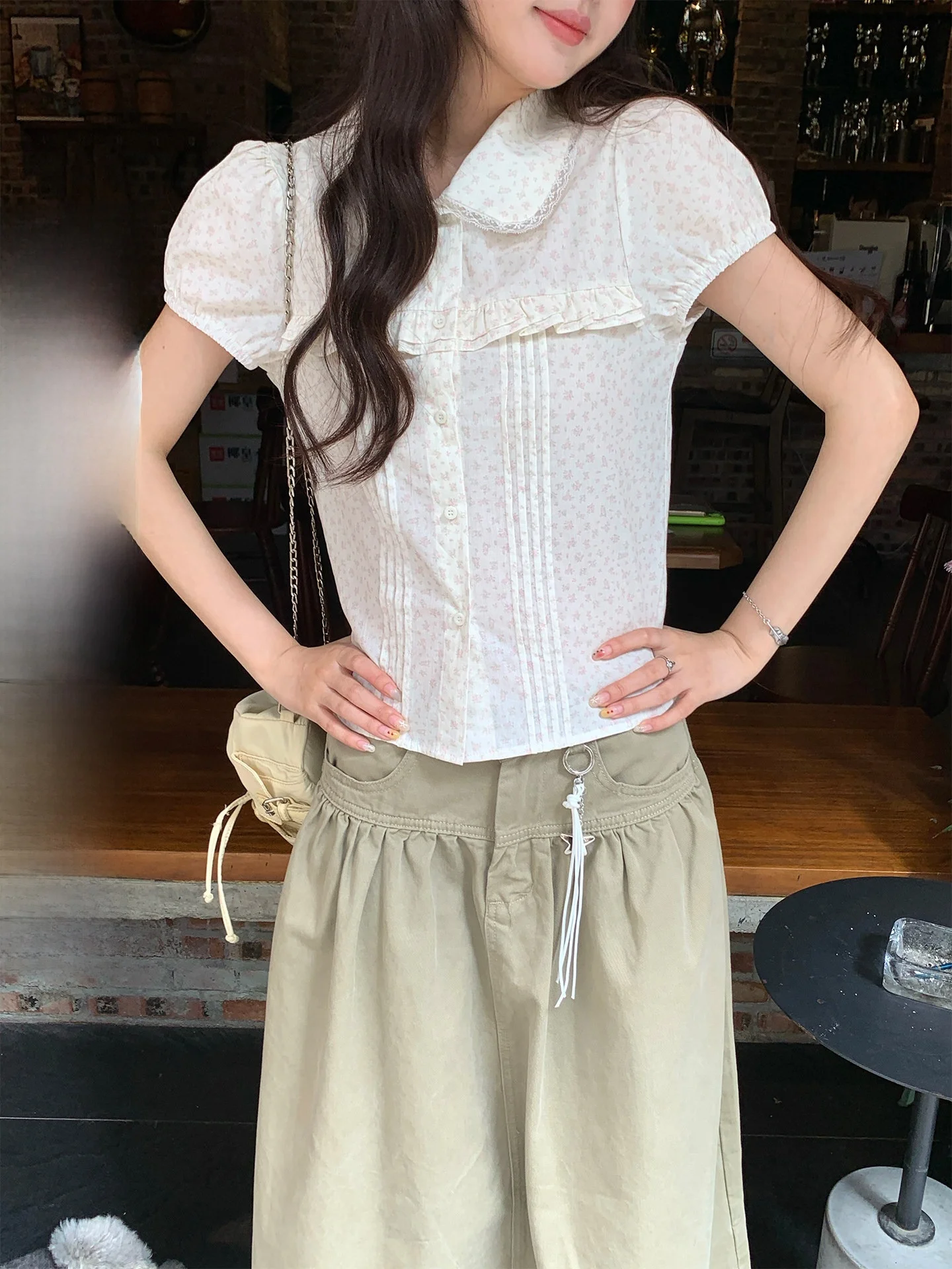 Hollyii Korean Style Lace Trimmed Doll Collar Bubble Sleeve Short Sleeve Top Women's Spring New Fashion Breathable Comfortable
Hollyii Korean Style Lace Trimmed Doll Collar Bubble Sleeve Short Sleeve Top Women's Spring New Fashion Breathable Comfortable