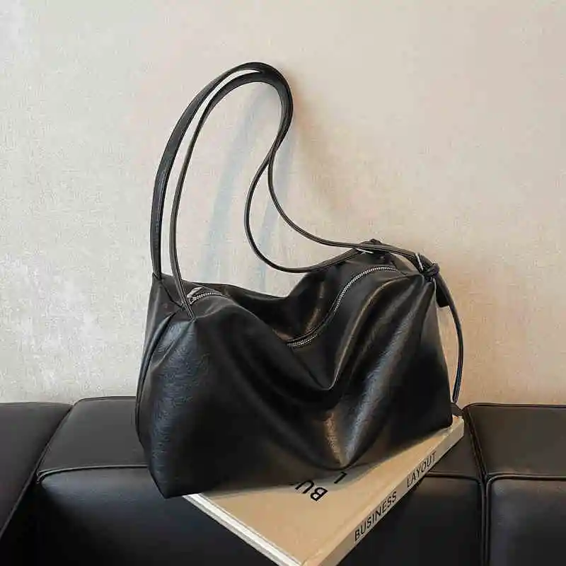 Retro Large Capacity Soft Leather Travel Tote Bag for Women 2025 New Fashion Commuter One Shoulder Bag Leisure Handbags
Retro Large Capacity Soft Leather Travel Tote Bag for Women 2025 New Fashion Commuter One Shoulder Bag Leisure Handbags