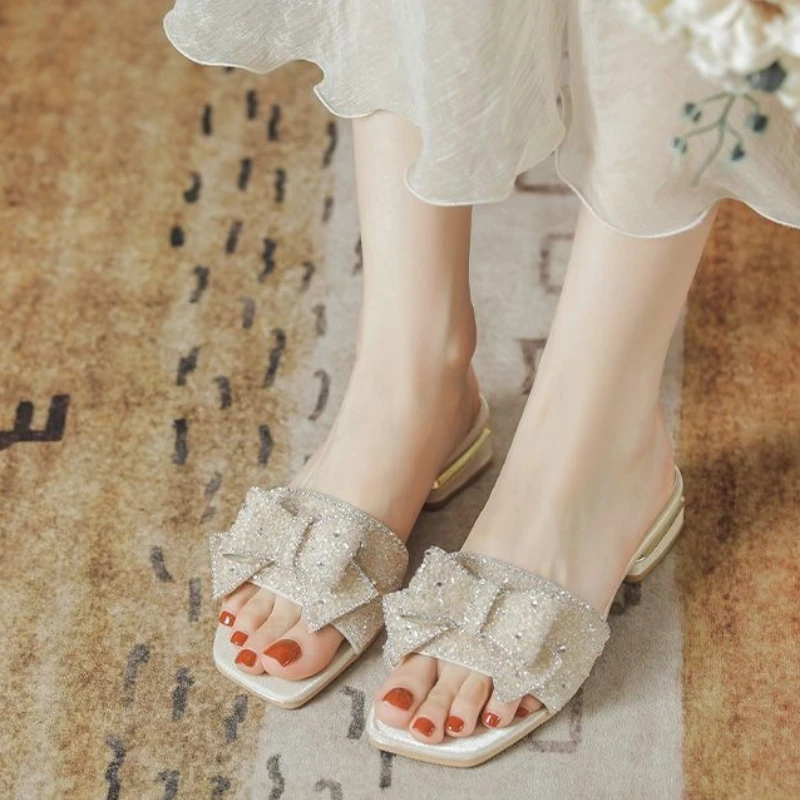 Women's Flat Bottom Slippers Casual Summer New Fashion Crystal Butterfly Knot Large Size Outdoor Wear Rubber Sole Sandal
Women's Flat Bottom Slippers Casual Summer New Fashion Crystal Butterfly Knot Large Size Outdoor Wear Rubber Sole Sandal