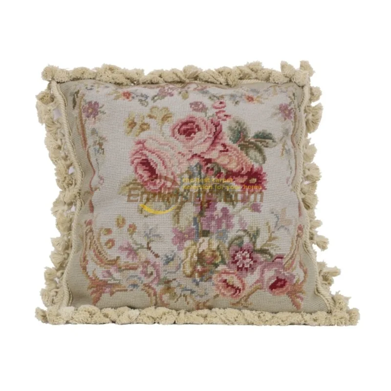Wool sequined embroidered throw pillow in the luxurious court style of the Middle East without a core
Wool sequined embroidered throw pillow in the luxurious court style of the Middle East without a core