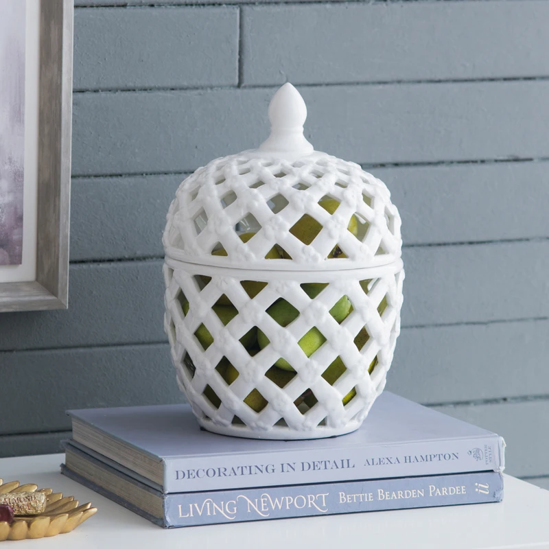 White Hollow Ceramic Jar Large General Jar Coffee Table Living Room Decoration Flower Vase Fruit Plate Container Porcelain Jar
White Hollow Ceramic Jar Large General Jar Coffee Table Living Room Decoration Flower Vase Fruit Plate Container Porcelain Jar