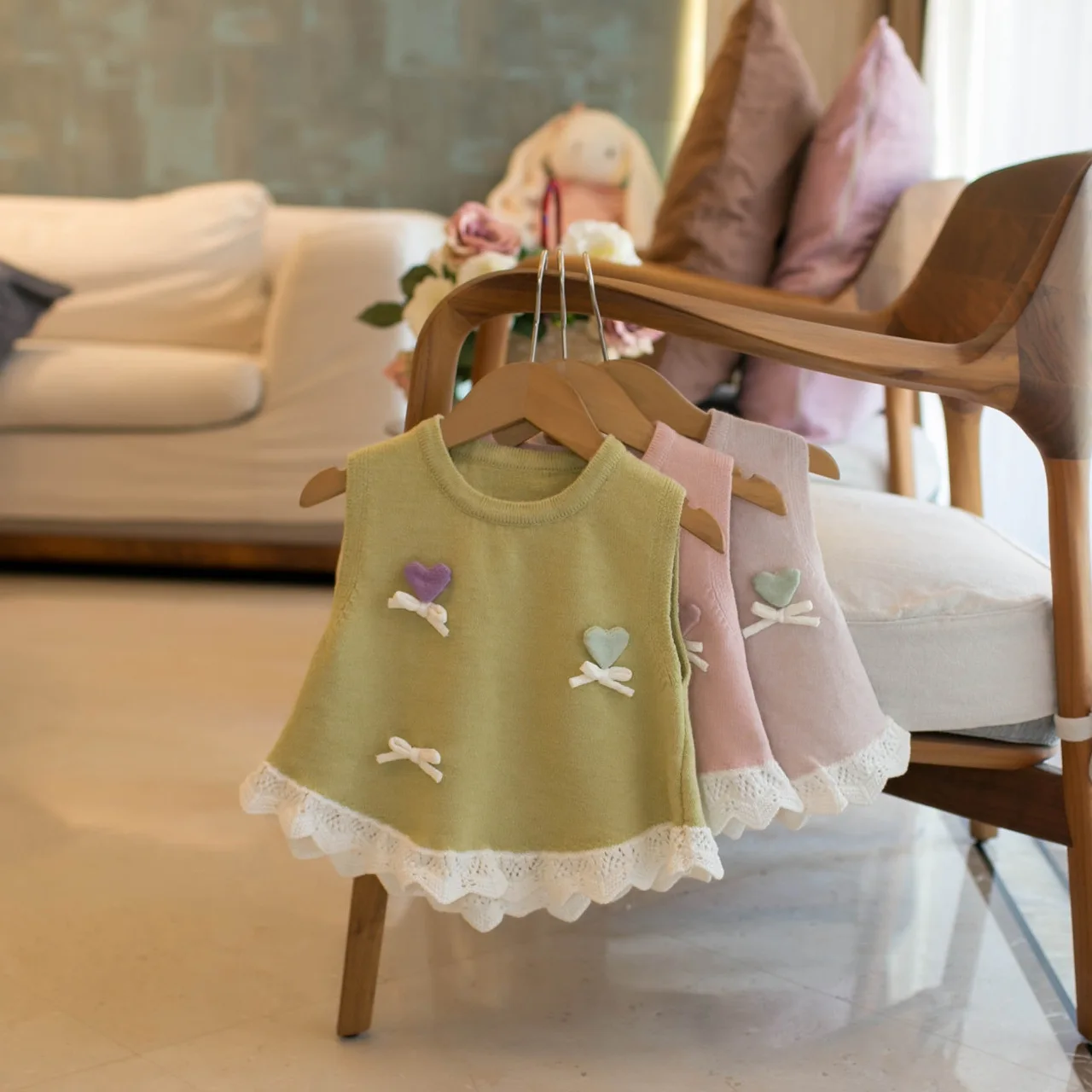 2025 New Toddler Girl Knitted Vest 1-5Y Cute Heart Bowknot Decor Lace Trim Sleeveless Sweater Vest Soft Knit Casual Daily Wear
2025 New Toddler Girl Knitted Vest 1-5Y Cute Heart Bowknot Decor Lace Trim Sleeveless Sweater Vest Soft Knit Casual Daily Wear