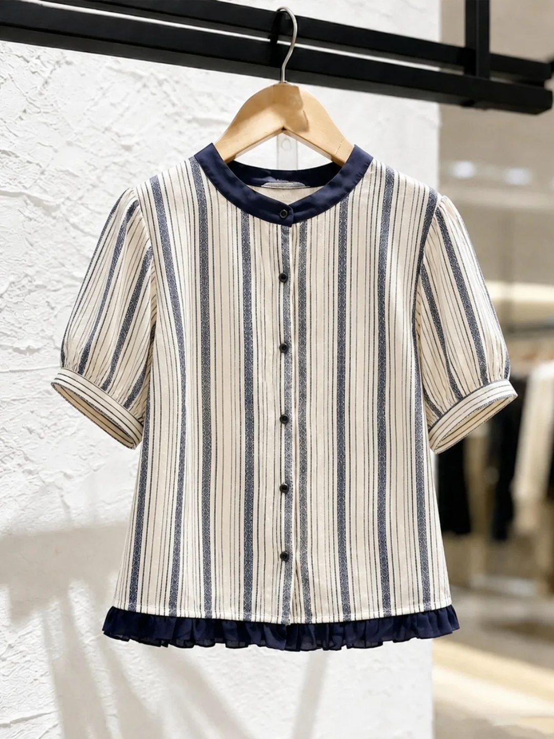 Fashionable Retro Striped Color Block Design Shirt Short Sleeve Single Button Korean Style Commute Wind Loose Fit Women's Shirt
Fashionable Retro Striped Color Block Design Shirt Short Sleeve Single Button Korean Style Commute Wind Loose Fit Women's Shirt