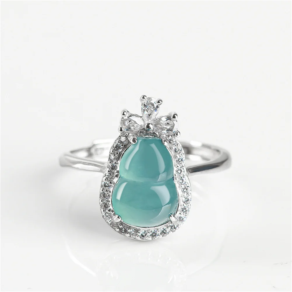 Кольцо на палец из серебра 925 пробы с натуральным светло-зеленым нефритом 
Кольцо на палец из серебра 925 пробы с натуральным светло-зеленым нефритом