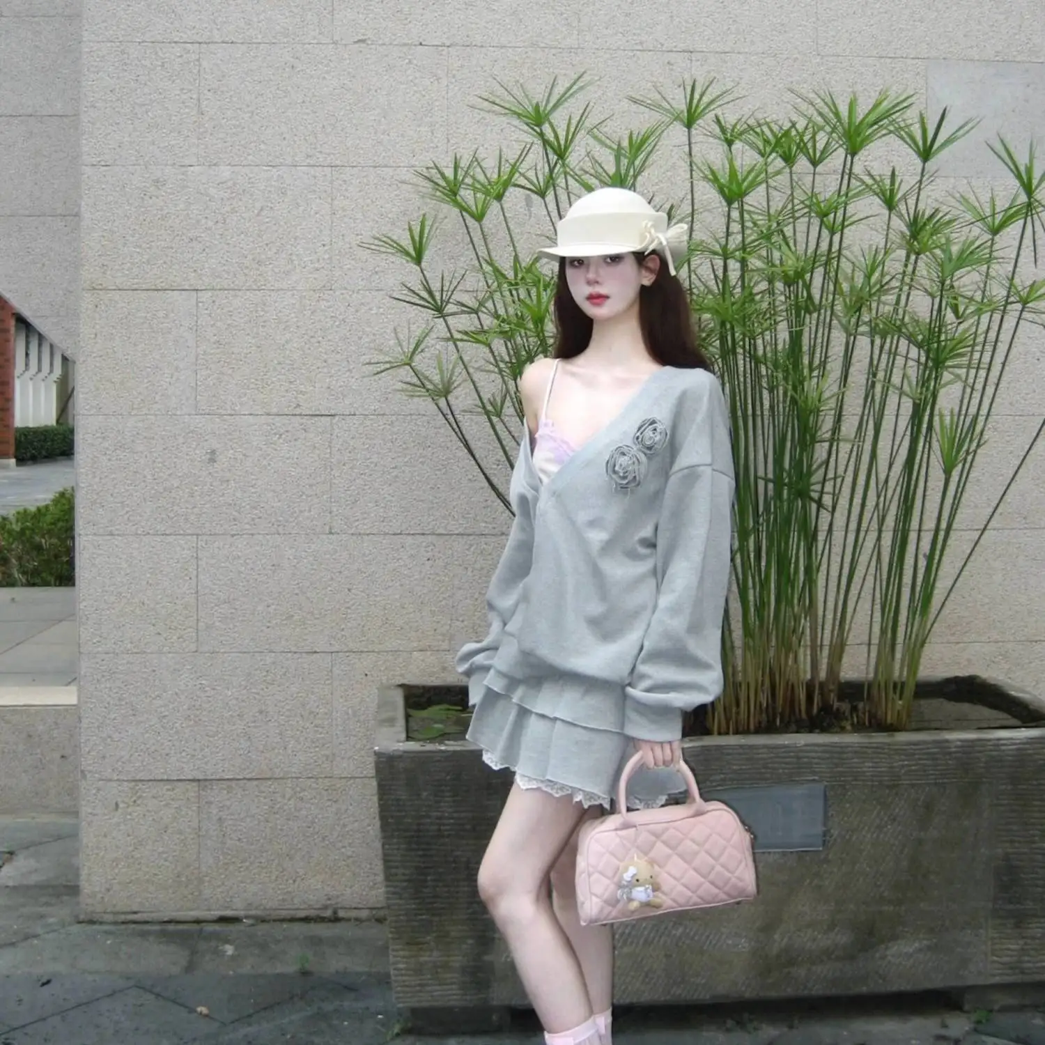 Толстовки женские в тон японском стиле ретро, легкие бархатные верхние американские с длинными рукавами, мешковатые студенческие для отдыха, розовые, эстетические, тонкие
Толстовки женские в тон японском стиле ретро, легкие бархатные верхние американские с длинными рукавами, мешковатые студенческие для отдыха, розовые, эстетические, тонкие