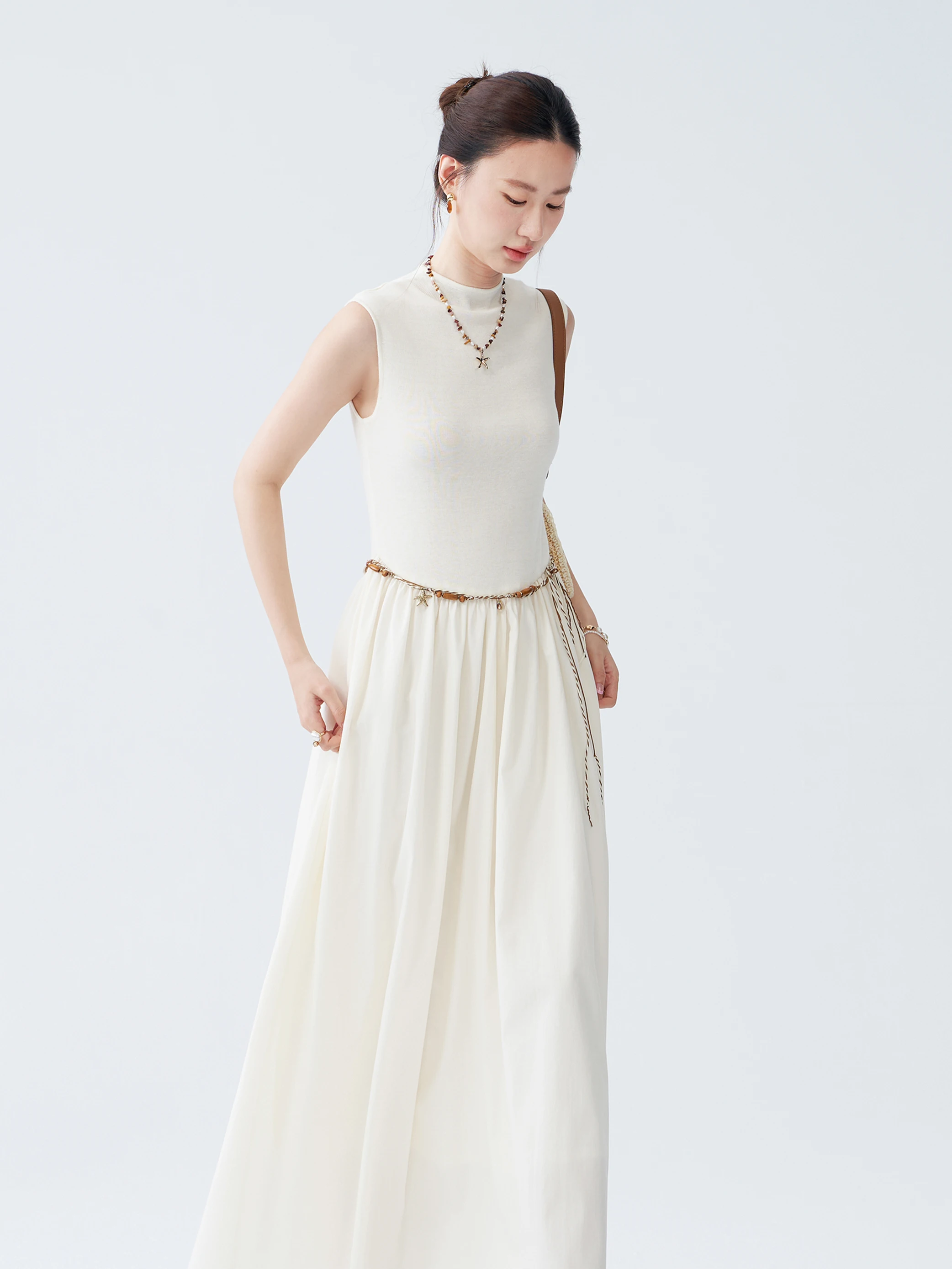 Elegant Sleeveless Knitted Dress Women's Summer Slimming Waist Design Patchwork Simple Vest Long Dress French Style Casual Wear
Elegant Sleeveless Knitted Dress Women's Summer Slimming Waist Design Patchwork Simple Vest Long Dress French Style Casual Wear