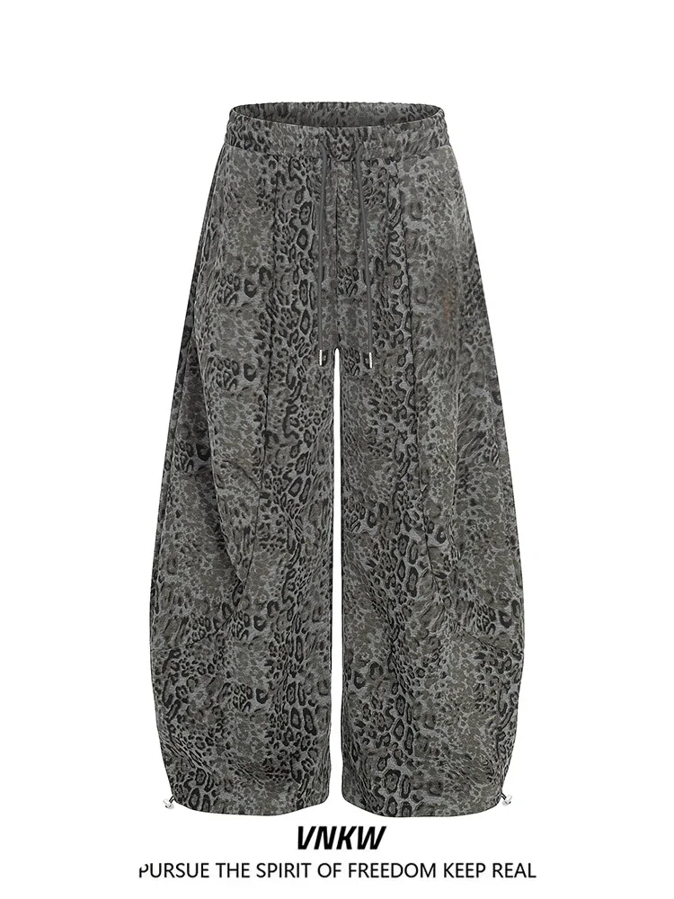 Спортивные брюки-джоггеры в американском ретро-стиле с леопардовым принтом и вышивкой, унисекс, широкие, свободные, повседневные, длинные
Спортивные брюки-джоггеры в американском ретро-стиле с леопардовым принтом и вышивкой, унисекс, широкие, свободные, повседневные, длинные