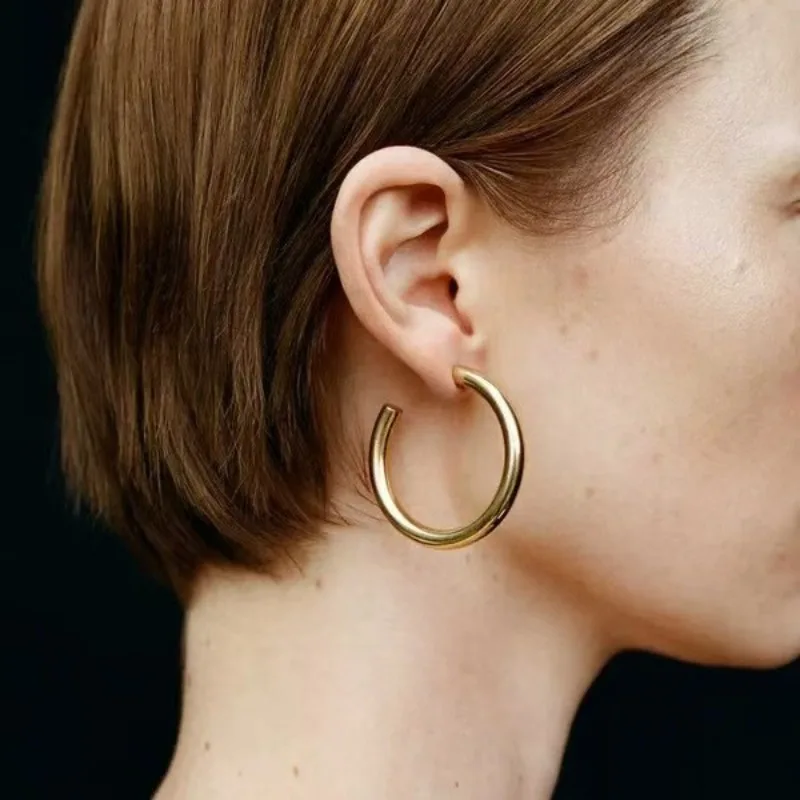 Японские корейские модные золотые, серебряные простые персонализированные круглые женские серьги на день рождения, свадьбу, день Святого Валентина, ювелирные изделия, подарок
Японские корейские модные золотые, серебряные простые персонализированные круглые женские серьги на день рождения, свадьбу, день Святого Валентина, ювелирные изделия, подарок