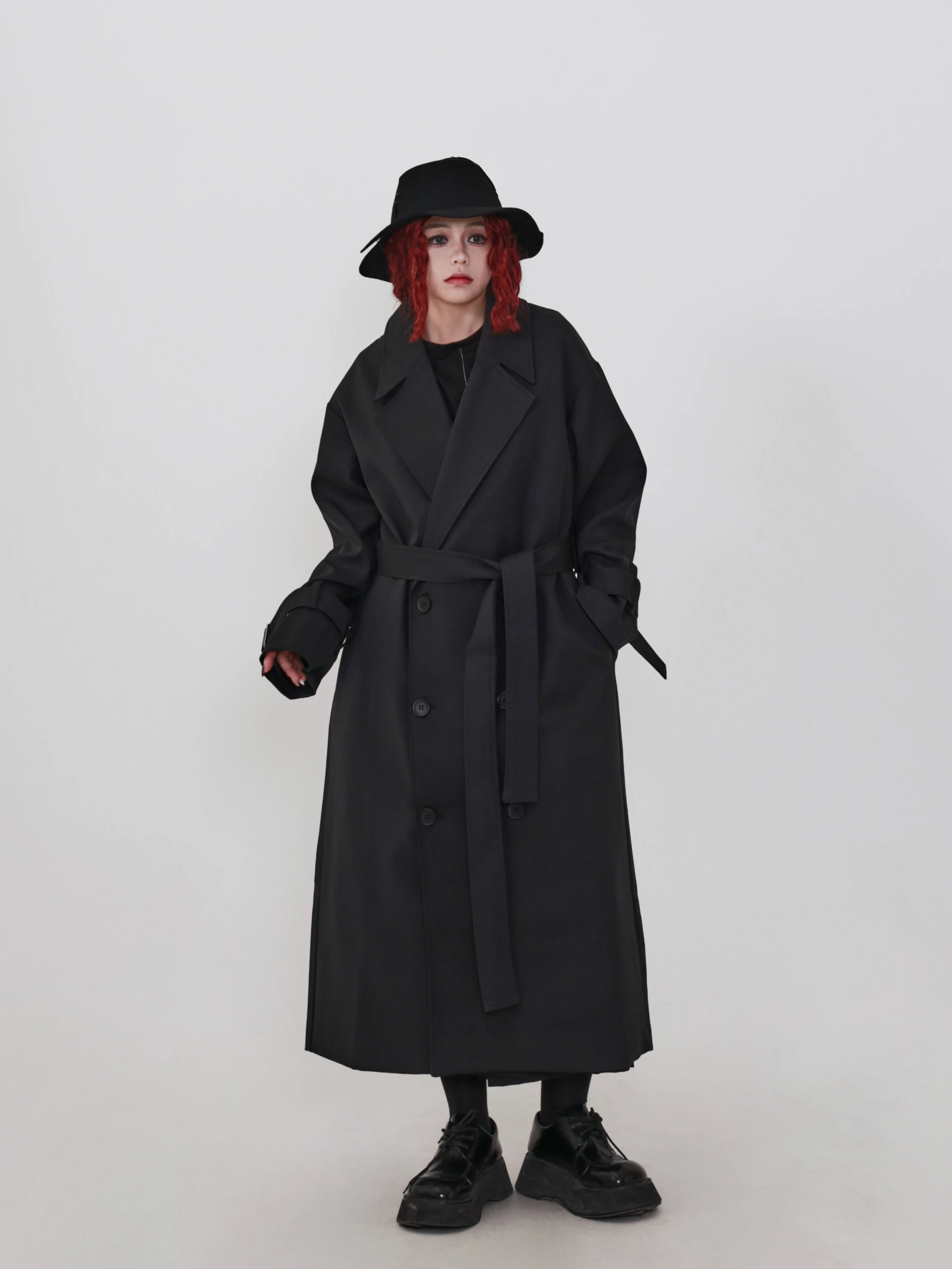 Пальто Invisible Hunt ex k Aesthetic средней длины, свободного кроя, двубортное, черное, нейтральное, с длинными рукавами, ветрозащитное
Пальто Invisible Hunt ex k Aesthetic средней длины, свободного кроя, двубортное, черное, нейтральное, с длинными рукавами, ветрозащитное