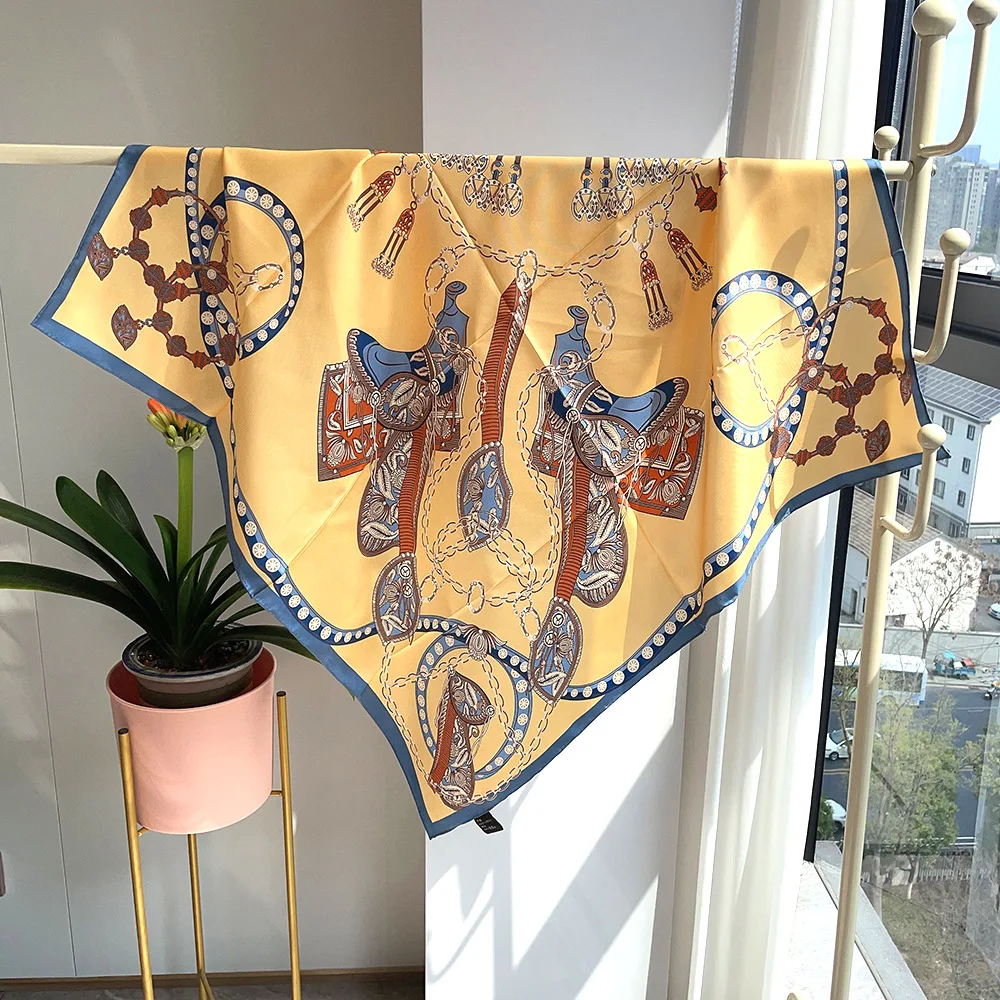 Luxury Designer Silk Scarf 90CM Square Bandanas Hems Rollerd Shawls Head Hair Neck Accessories Belt Decoration Christmas
Luxury Designer Silk Scarf 90CM Square Bandanas Hems Rollerd Shawls Head Hair Neck Accessories Belt Decoration Christmas