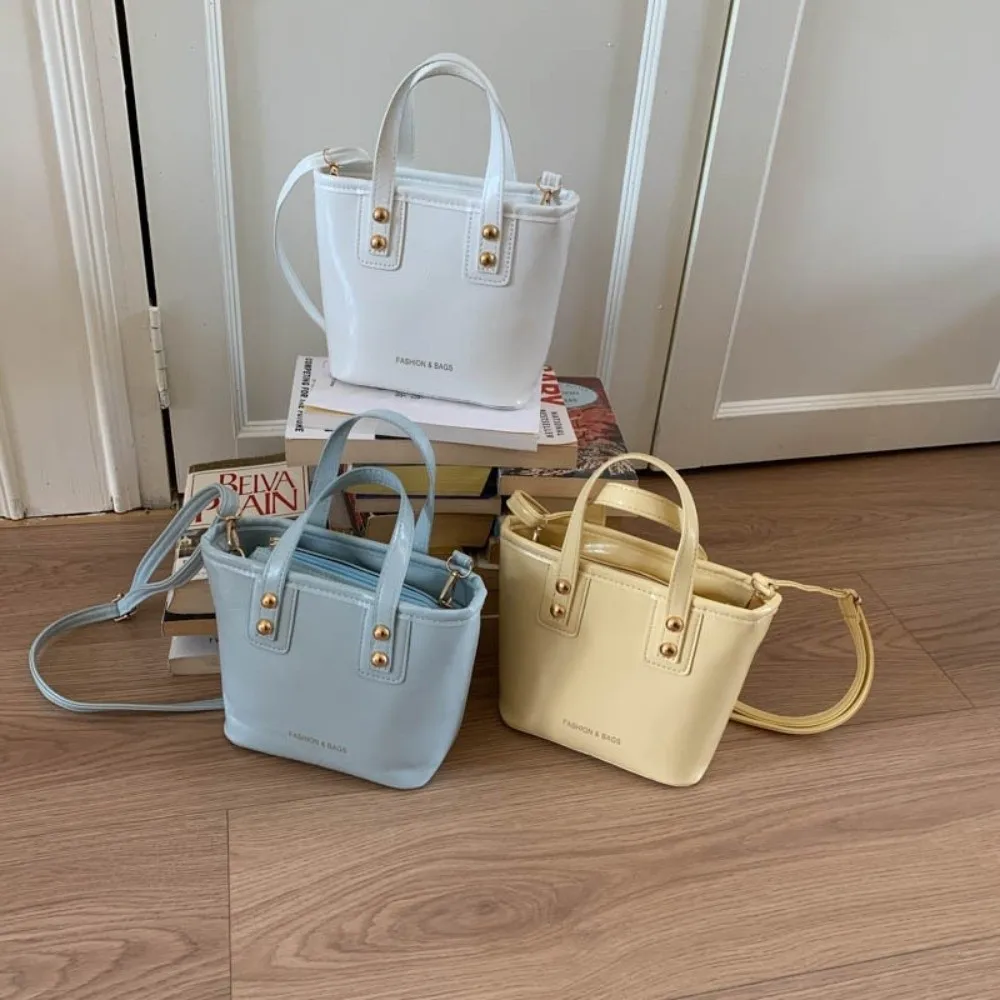 Повседневные однотонные квадратные сумки, маленькая сумка-ведро из искусственной кожи, легкая женская сумка через плечо для девочек
Повседневные однотонные квадратные сумки, маленькая сумка-ведро из искусственной кожи, легкая женская сумка через плечо для девочек