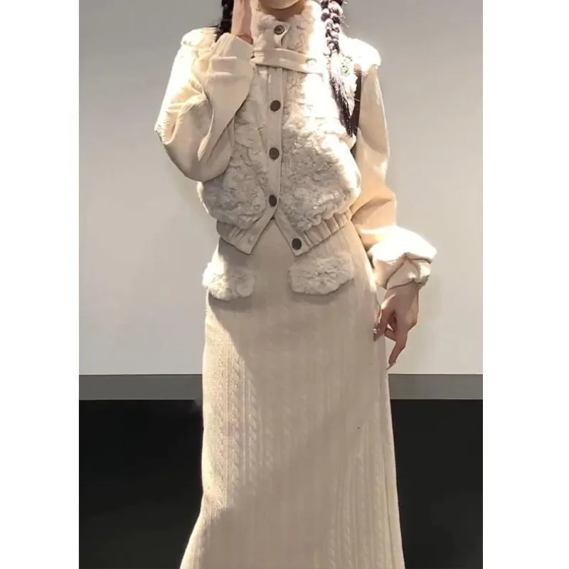 A Complete Set of Autumn Clothing A Fashionable Coat and Skirt Suit, Elegant Atmospheric High-class and Milk-style Outfit
A Complete Set of Autumn Clothing A Fashionable Coat and Skirt Suit, Elegant Atmospheric High-class and Milk-style Outfit