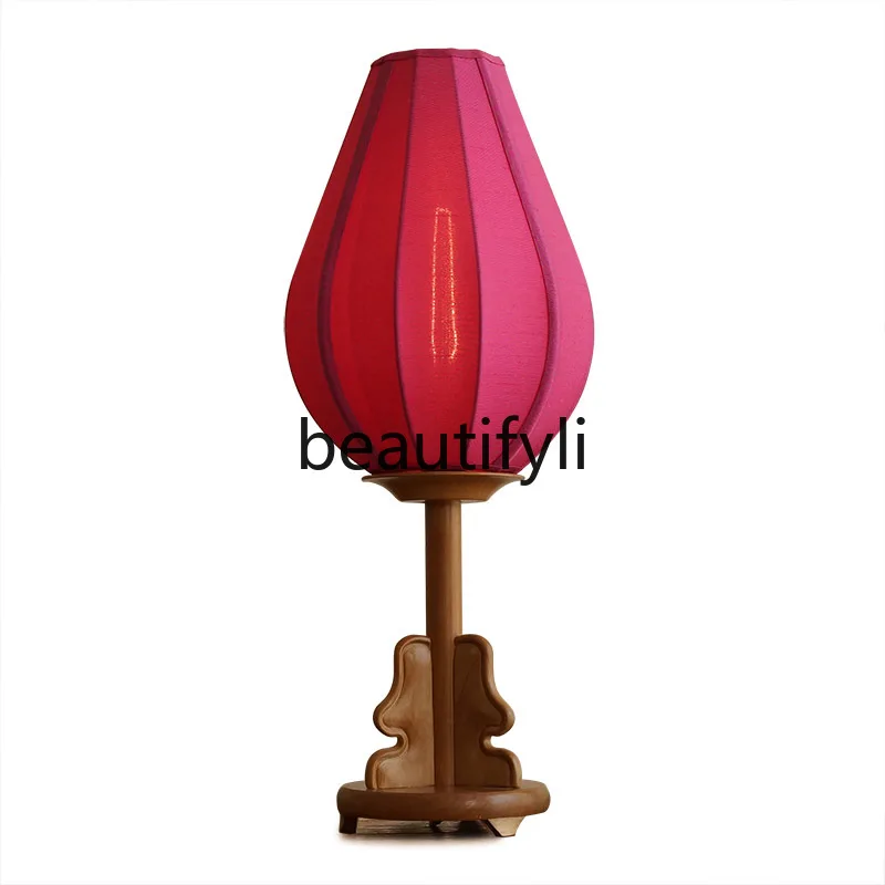 Plug-in charging lamp, living room wedding retro new Chinese decorative desk lamp, bedroom bedside lamp
Plug-in charging lamp, living room wedding retro new Chinese decorative desk lamp, bedroom bedside lamp