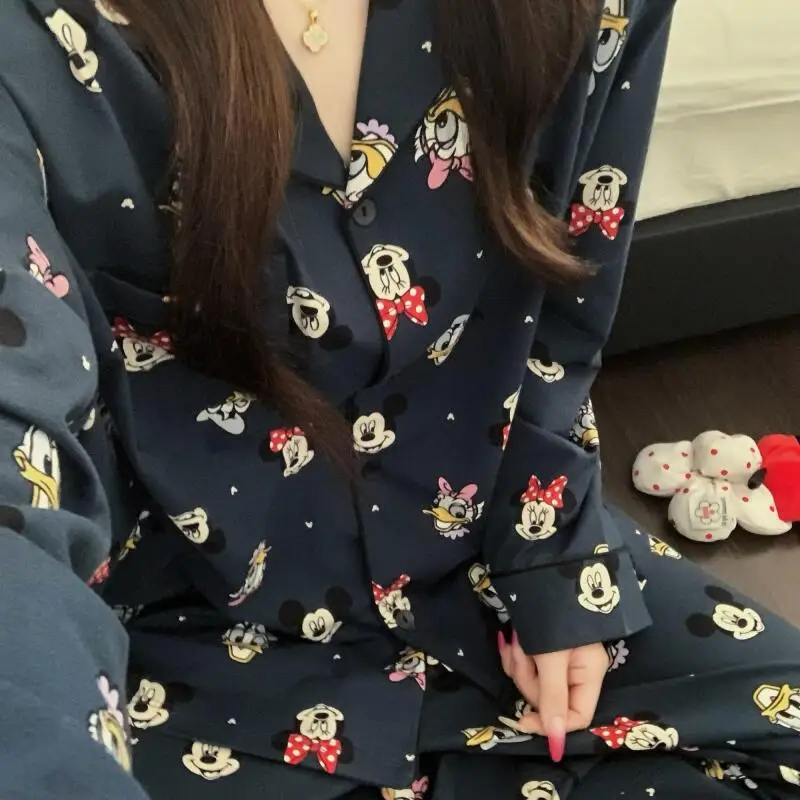 Романтический пижамный комплект с принтом Микки для женщин, весенне-осенние брюки с длинными рукавами и героями мультфильмов, одежда для сна, повседневная одежда для дома, домашняя одежда, наряд
Романтический пижамный комплект с принтом Микки для женщин, весенне-осенние брюки с длинными рукавами и героями мультфильмов, одежда для сна, повседневная одежда для дома, домашняя одежда, наряд