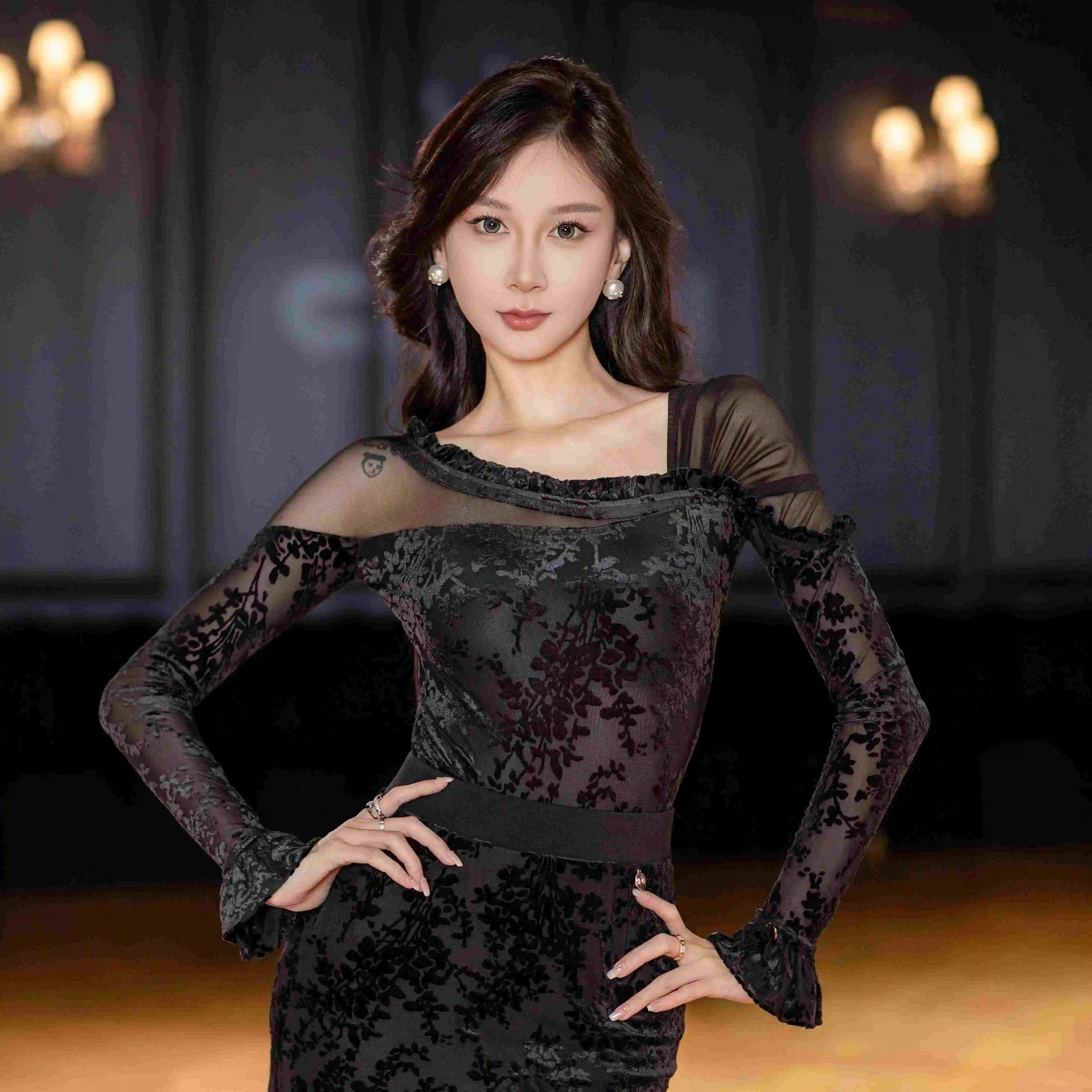 2024 New Ballroom Dance Tops Women Waltz Dance Performance Clothing White Black Lace Tops Adult Rumba Salsa Dancce Wear BL14201
2024 New Ballroom Dance Tops Women Waltz Dance Performance Clothing White Black Lace Tops Adult Rumba Salsa Dancce Wear BL14201